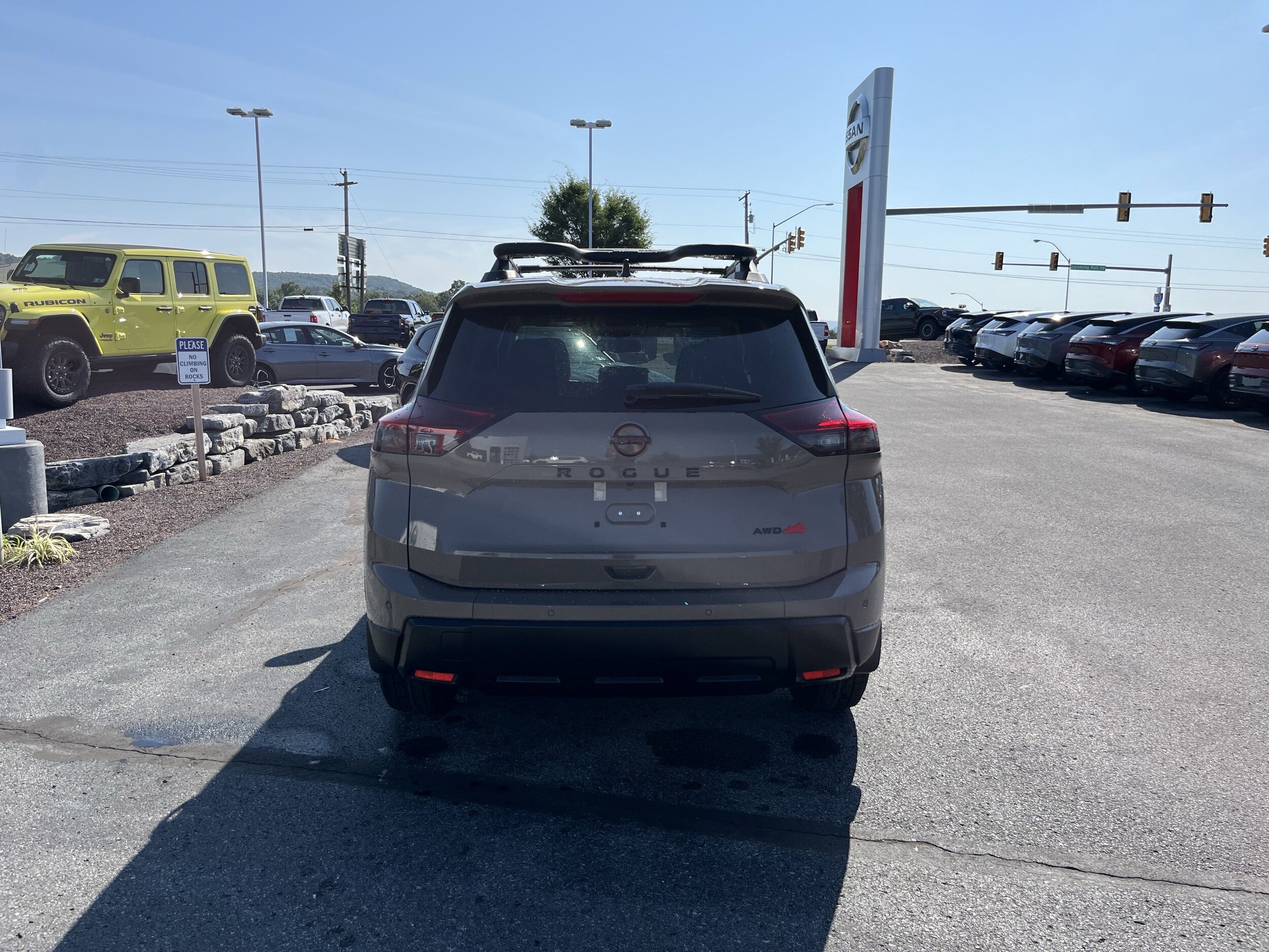 2026 Nissan Rogue SV photo 2