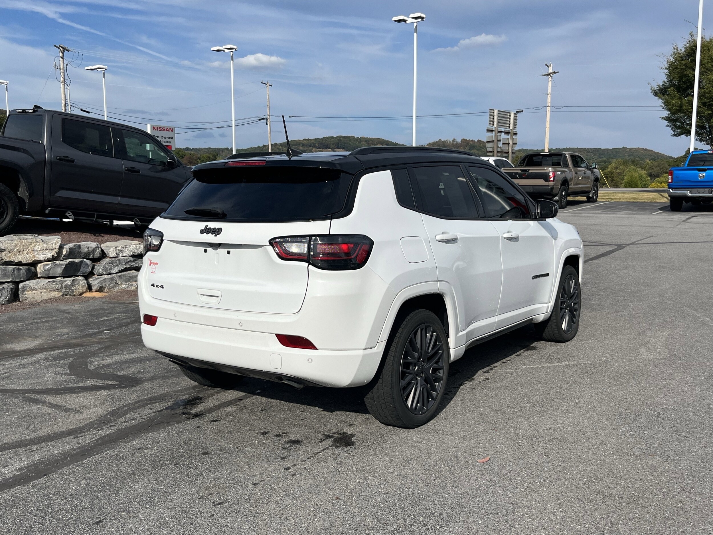 2023 Jeep Compass Limited photo 2