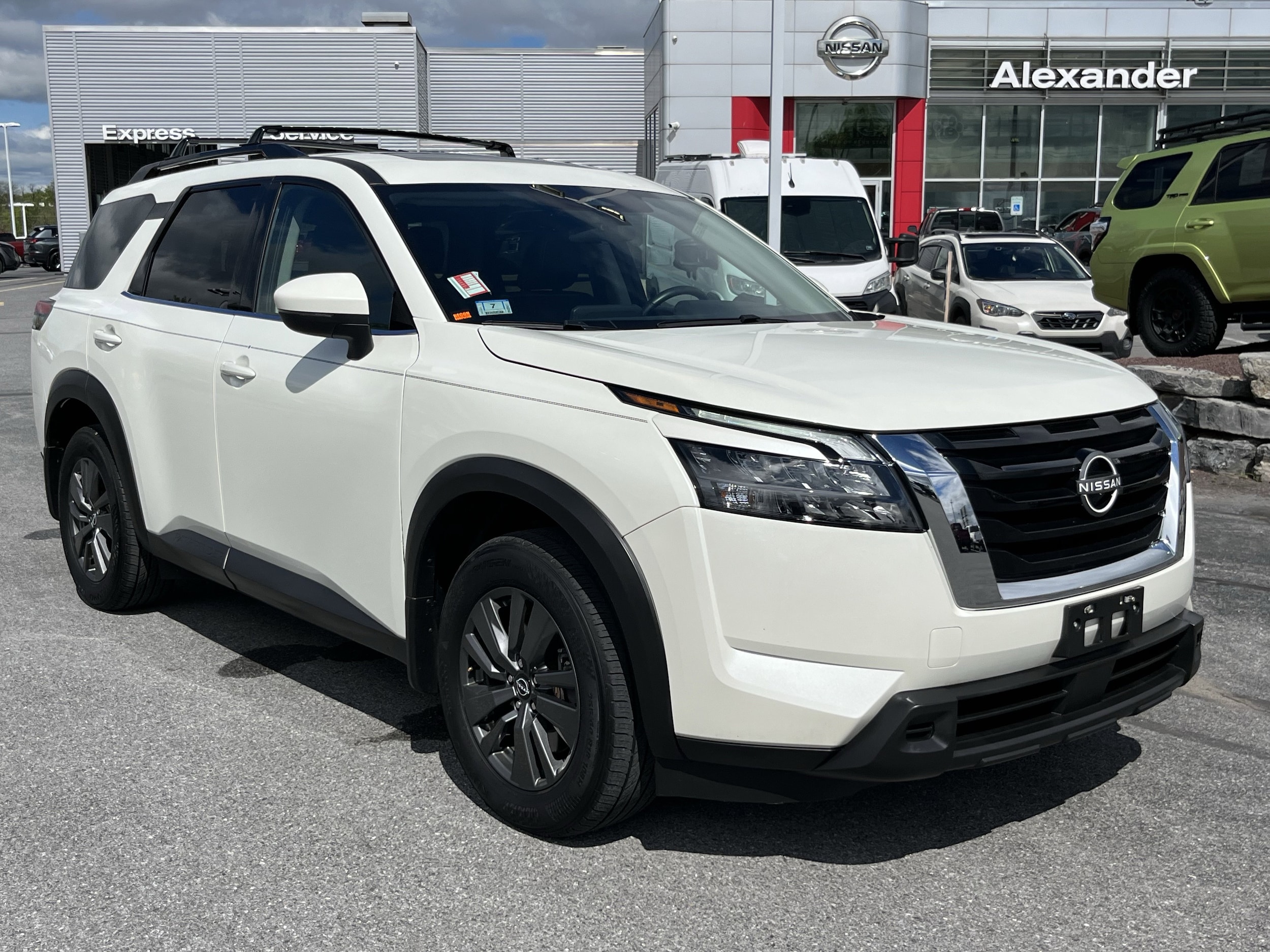 2023 Nissan Pathfinder SV 4WD's photo