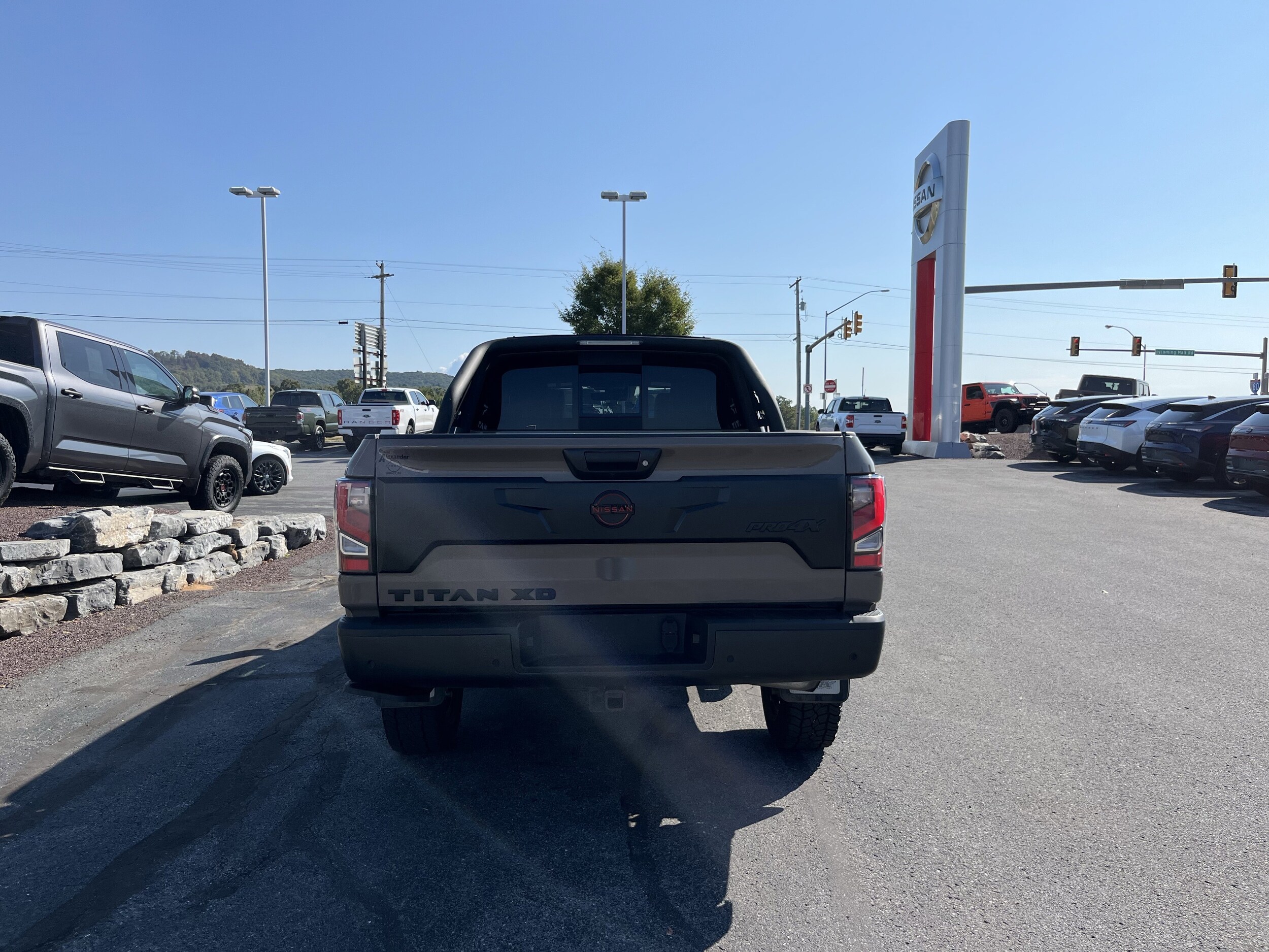 2024 Nissan Titan Crew Cab PRO-4X photo 3