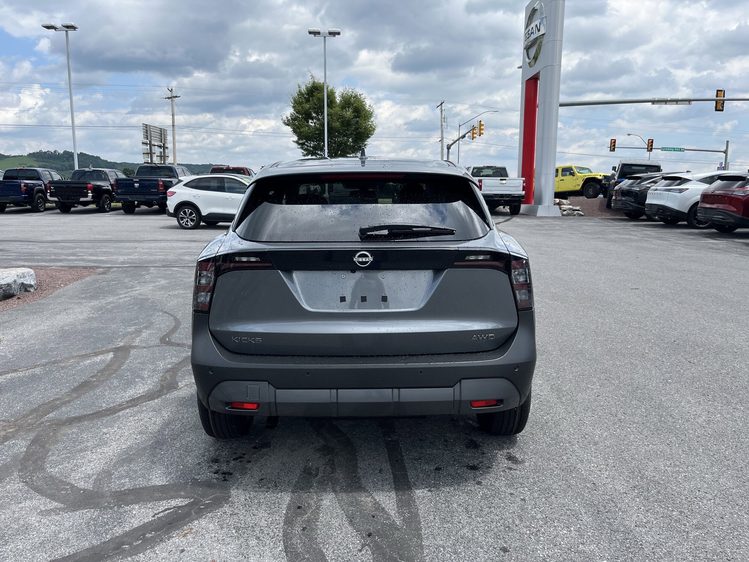 2025 Nissan Kicks SV photo 2