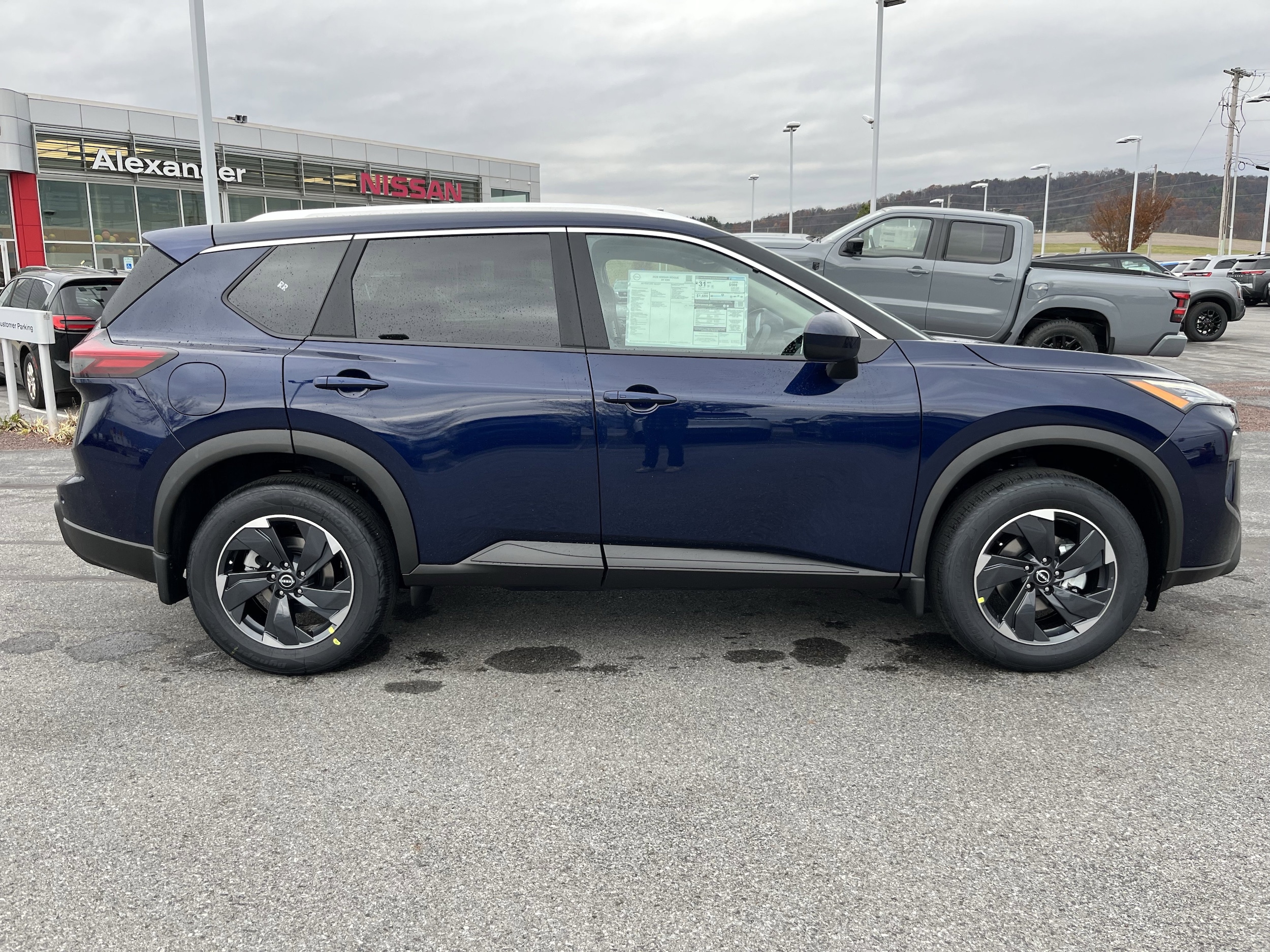 2026 Nissan Rogue SV photo 2