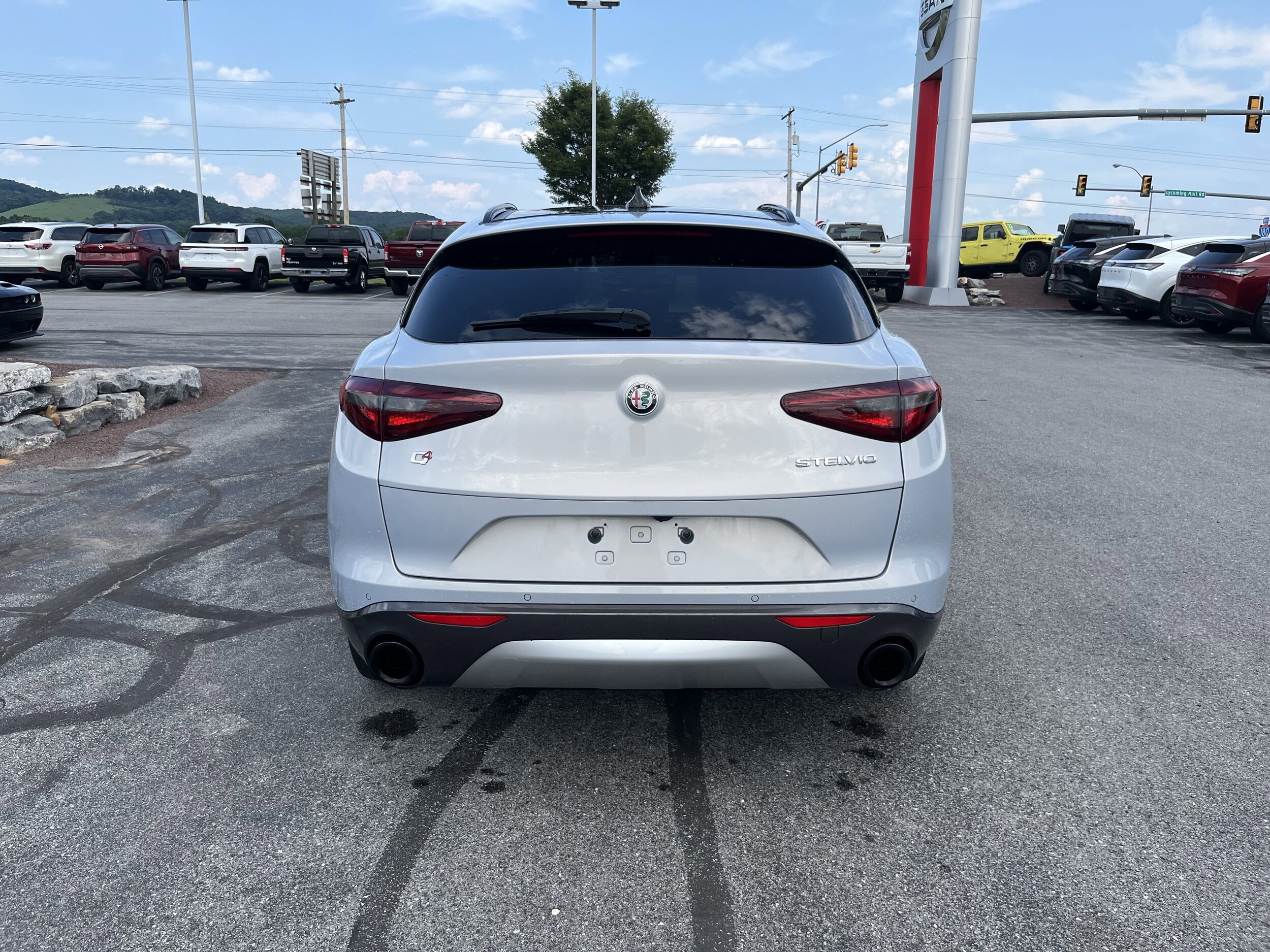 2022 Alfa Romeo Stelvio Ti photo 4