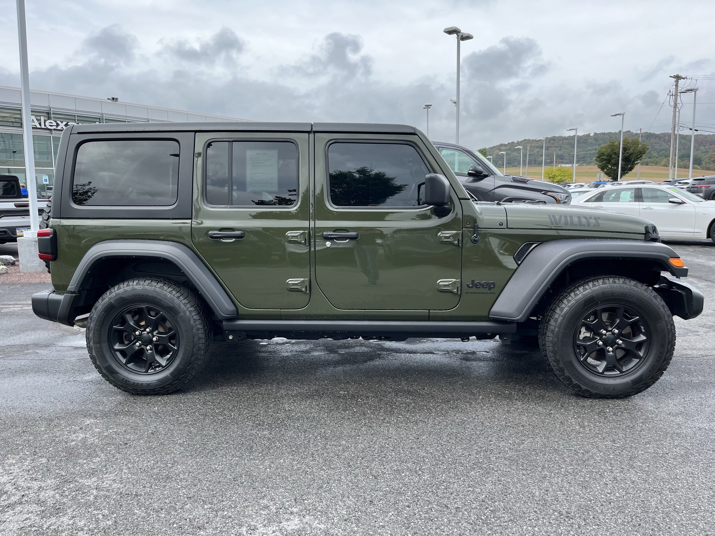 2023 Jeep Wrangler Willys photo 2