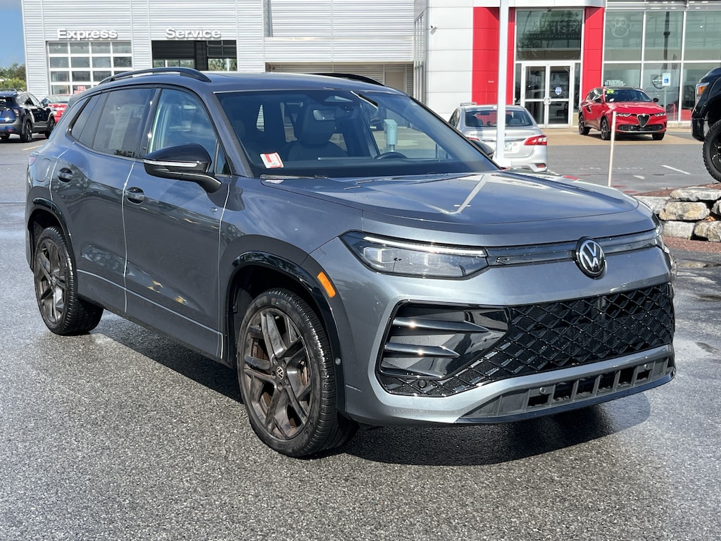 Used 2025 Volkswagen Tiguan 2.0T SE R-Line Black SUV