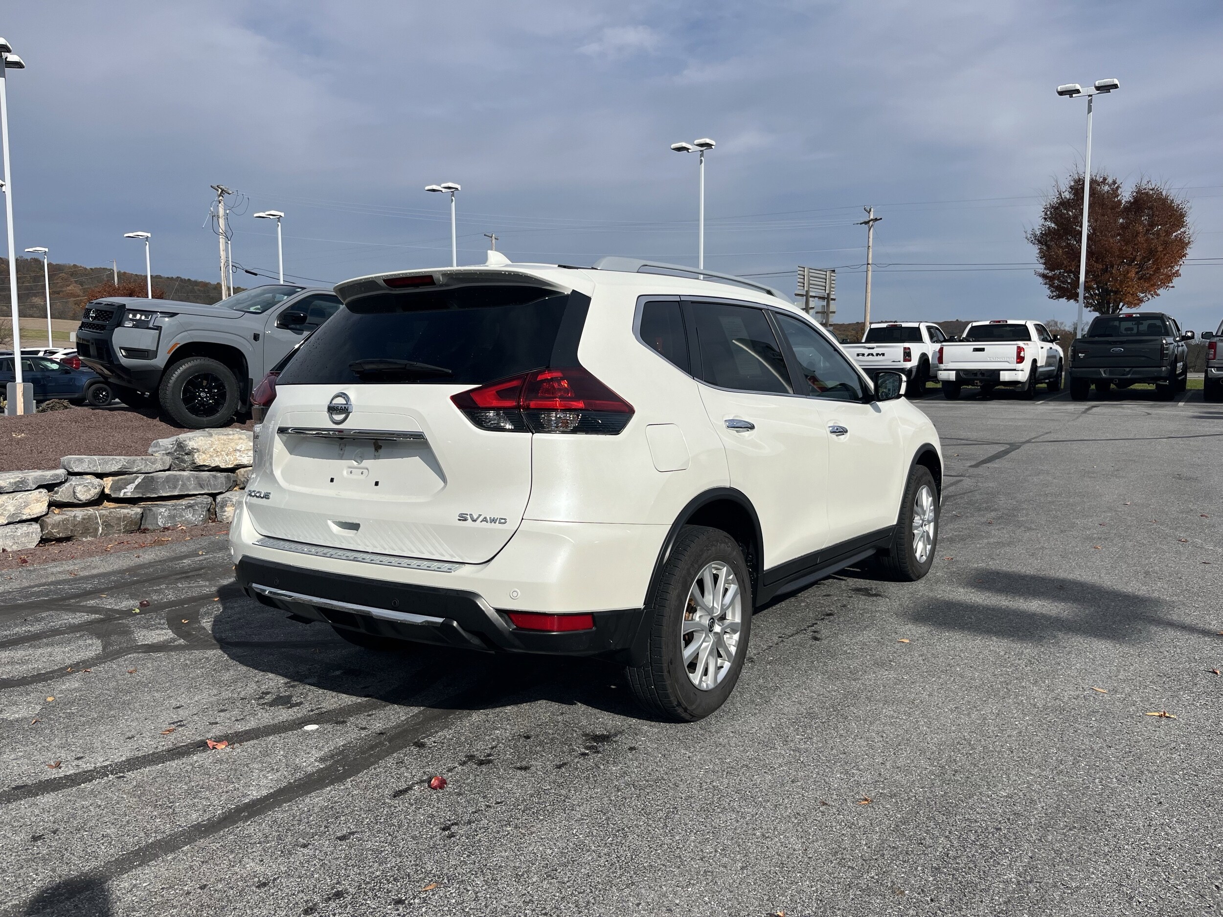2020 Nissan Rogue AWD SV photo 3