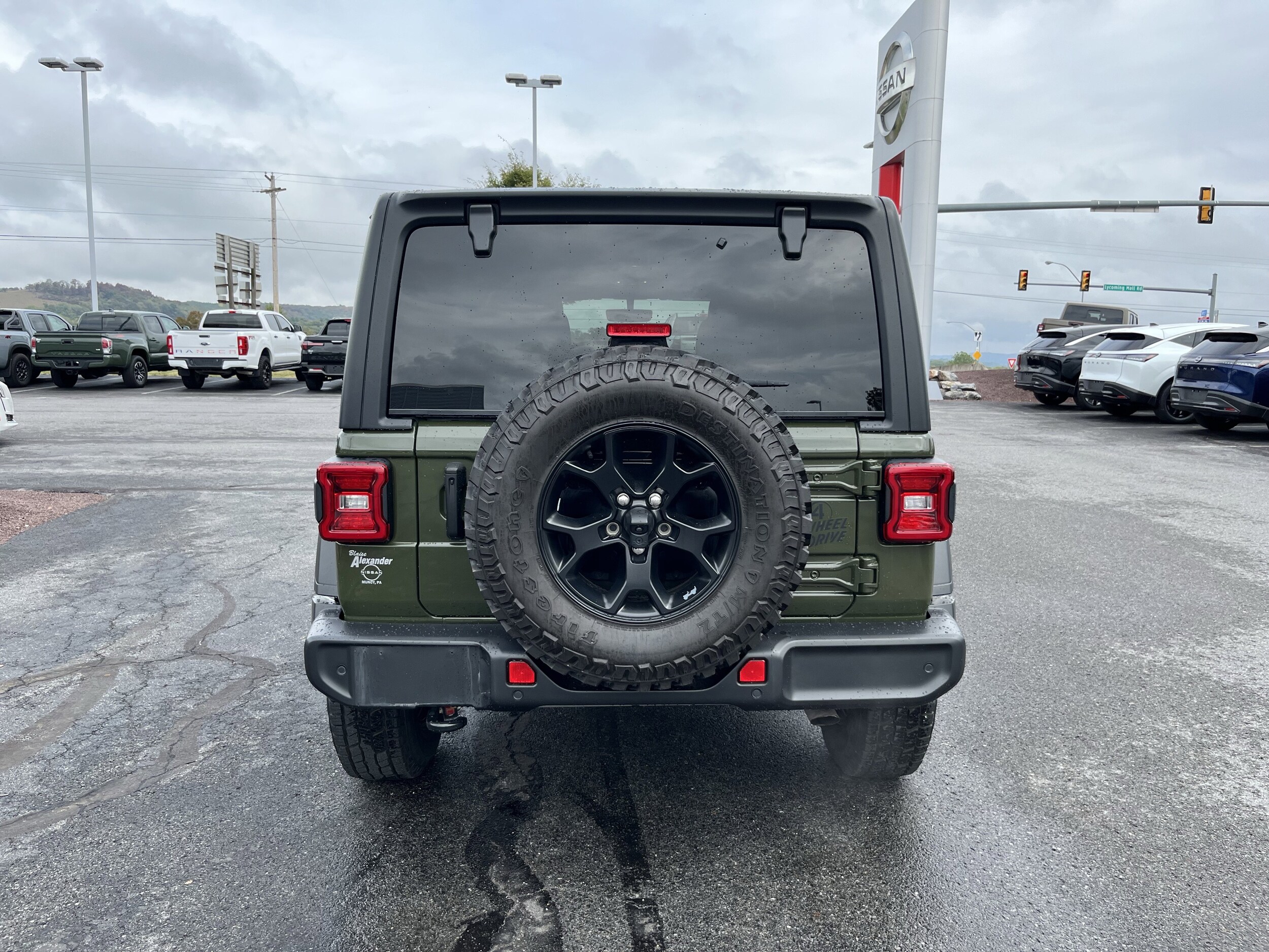 2023 Jeep Wrangler Willys photo 4