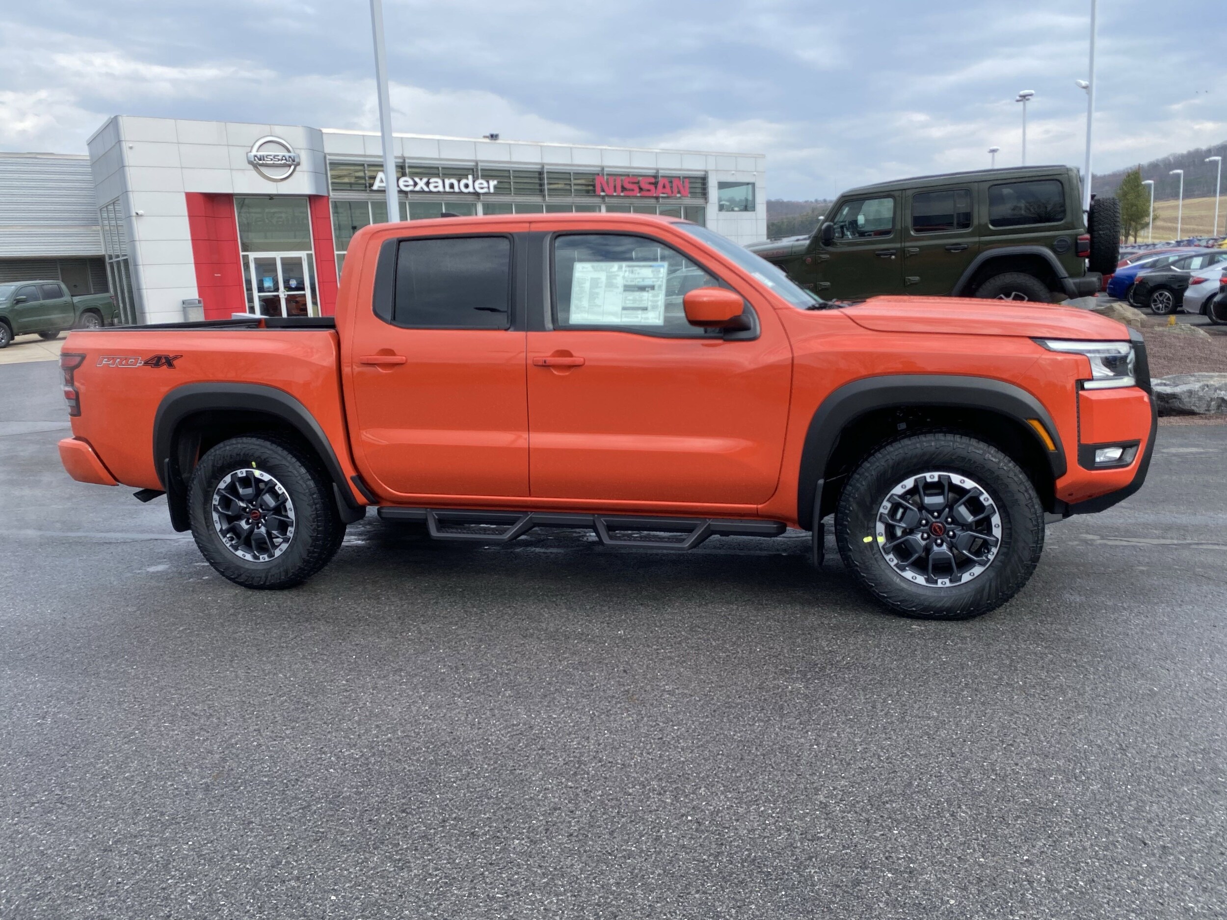 2025 Nissan Frontier PRO-4X photo 2