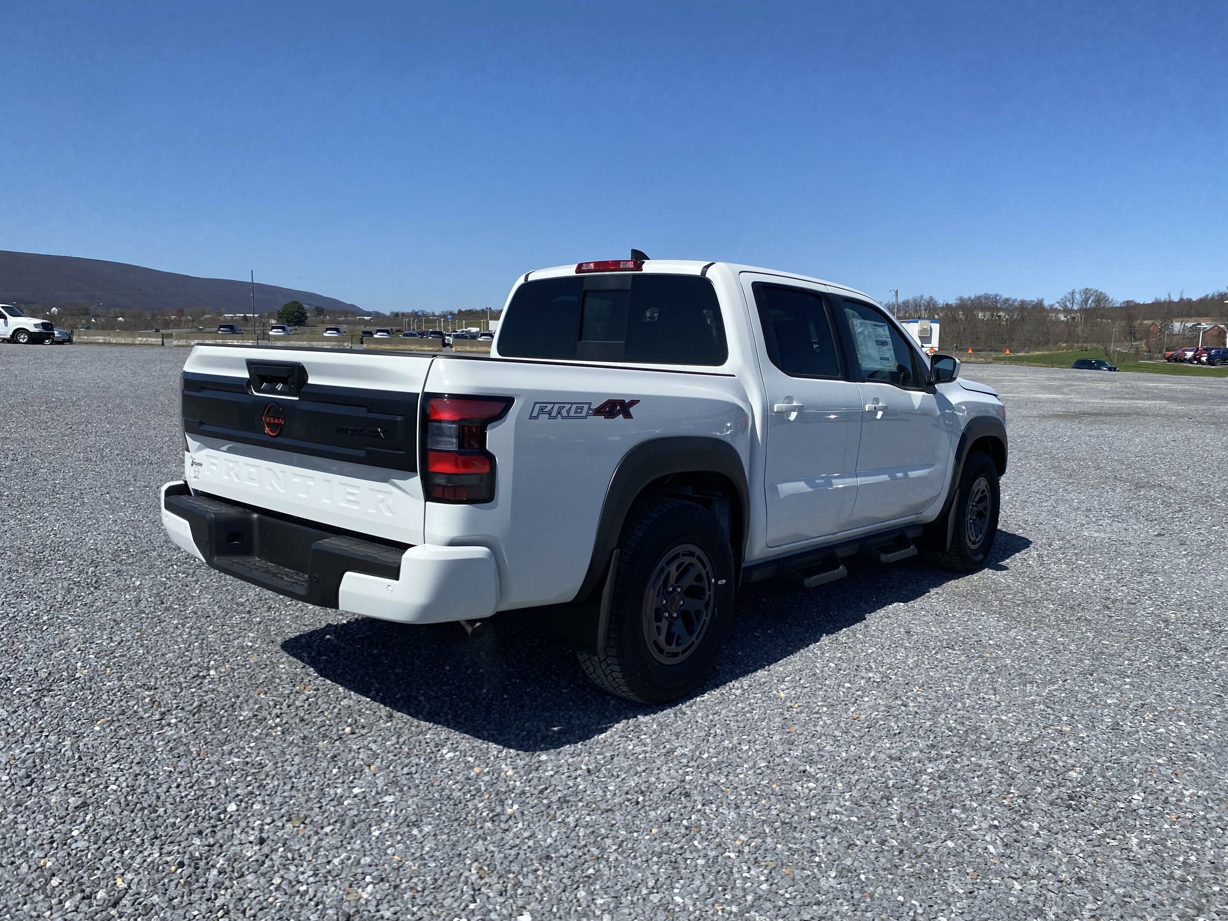 2025 Nissan Frontier PRO-4X photo 3