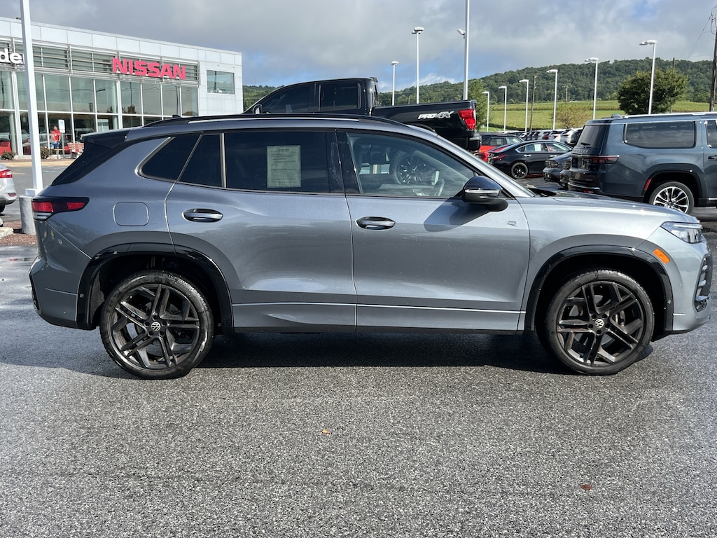 Used 2025 Volkswagen Tiguan 2.0T SE R-Line Black SUV