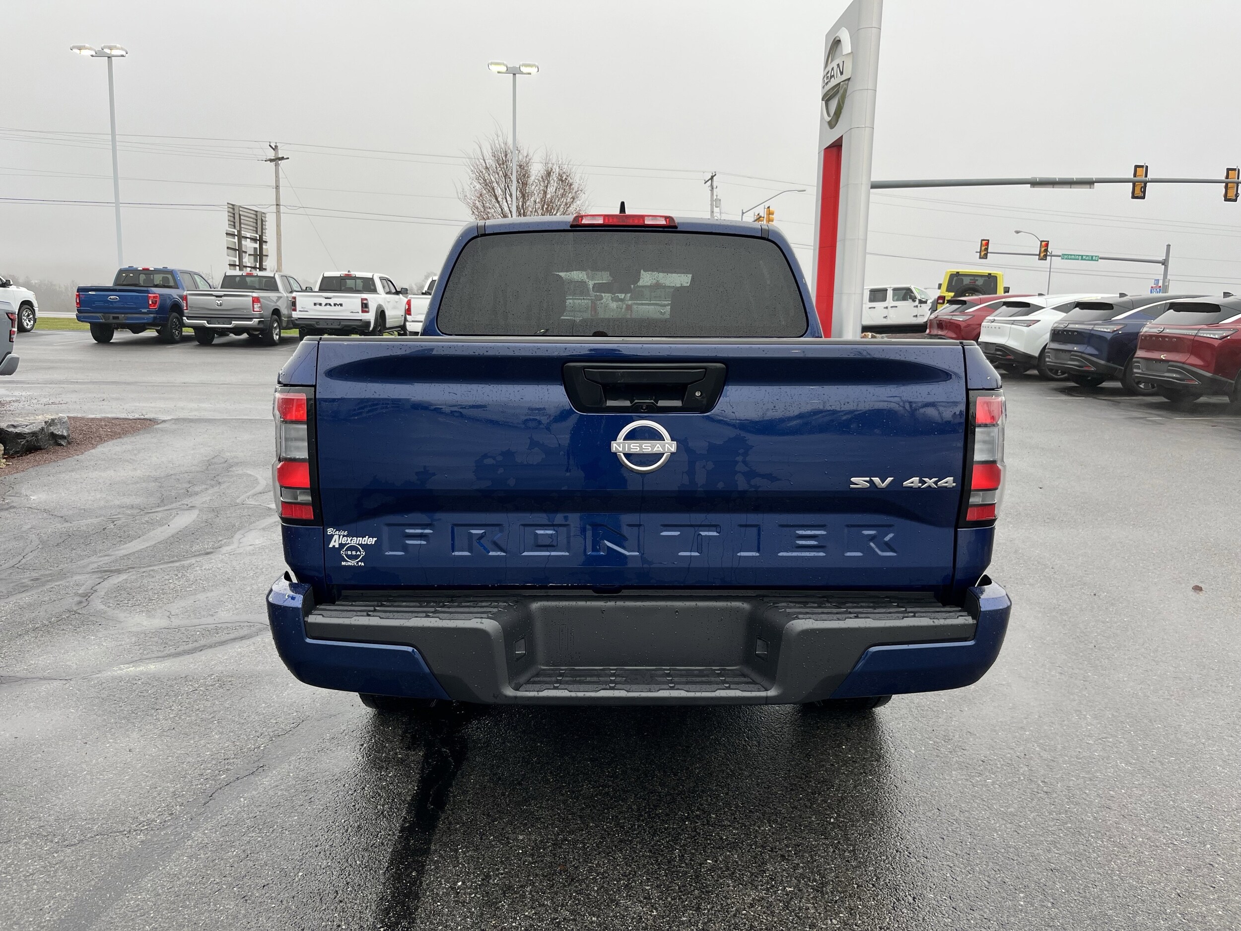 2023 Nissan Frontier Crew Cab SV photo 4