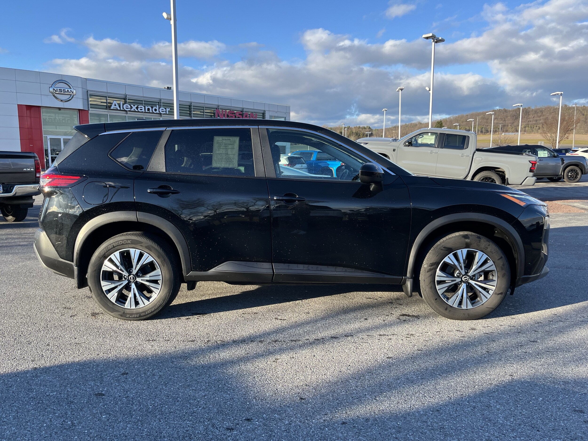 2023 Nissan Rogue AWD SV photo 2
