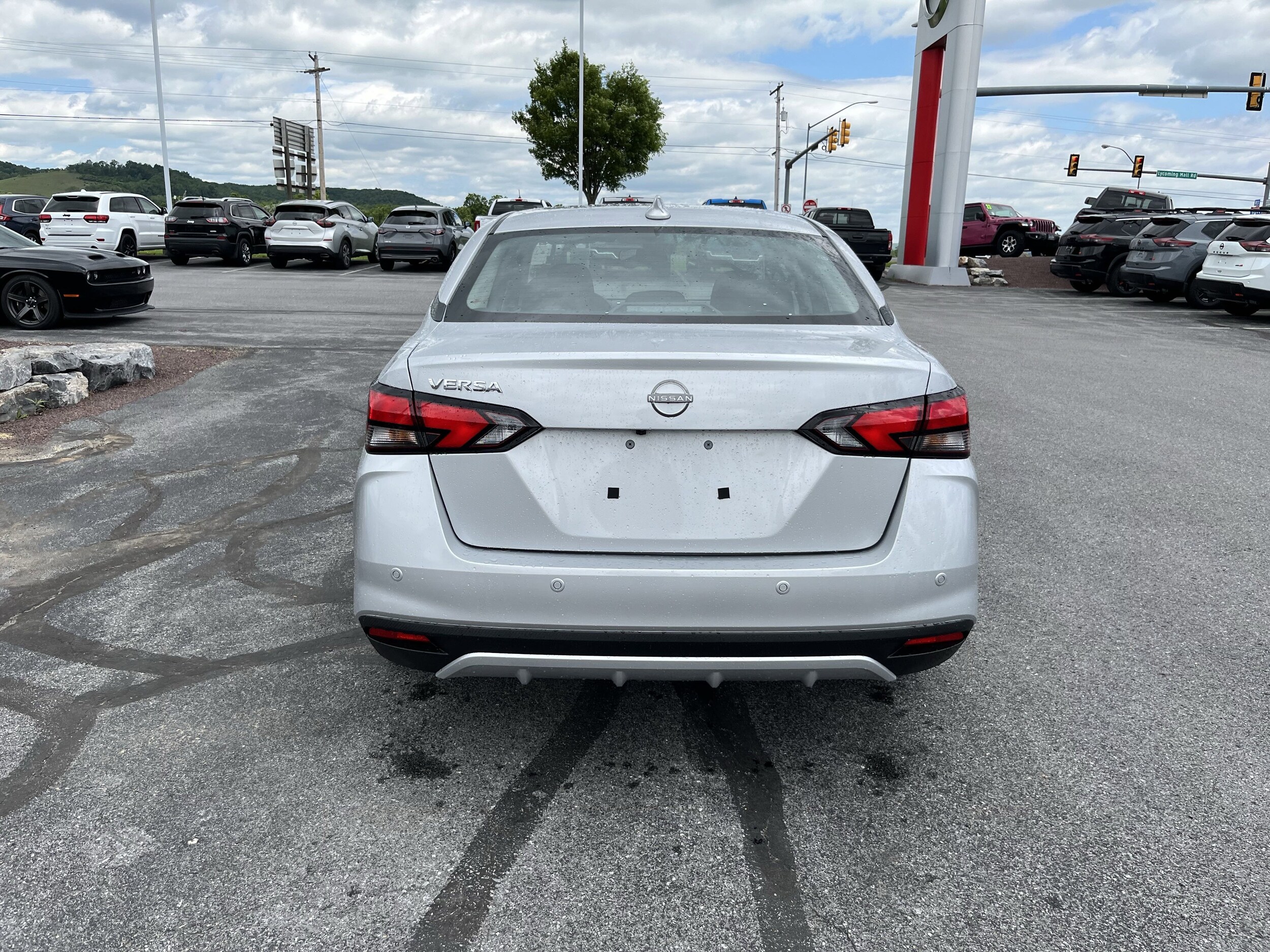 2025 Nissan Versa SV photo 3