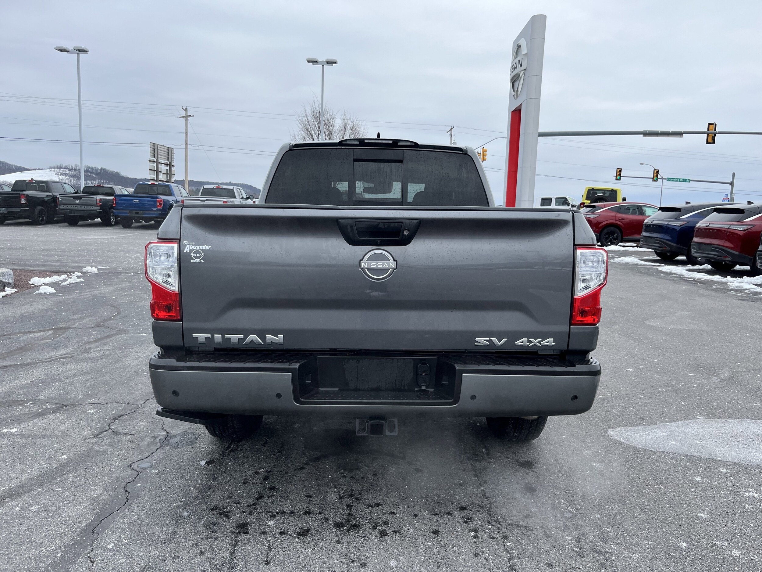 2024 Nissan Titan Crew Cab SV photo 3