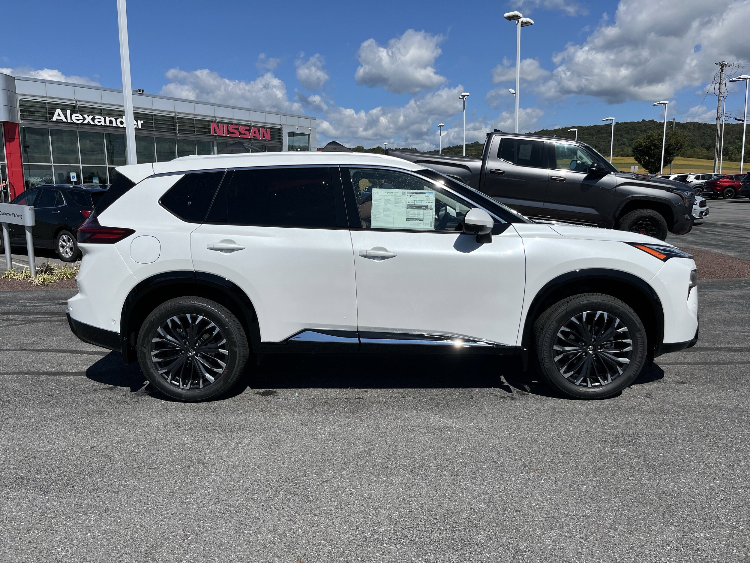 2026 Nissan Rogue Platinum photo 2