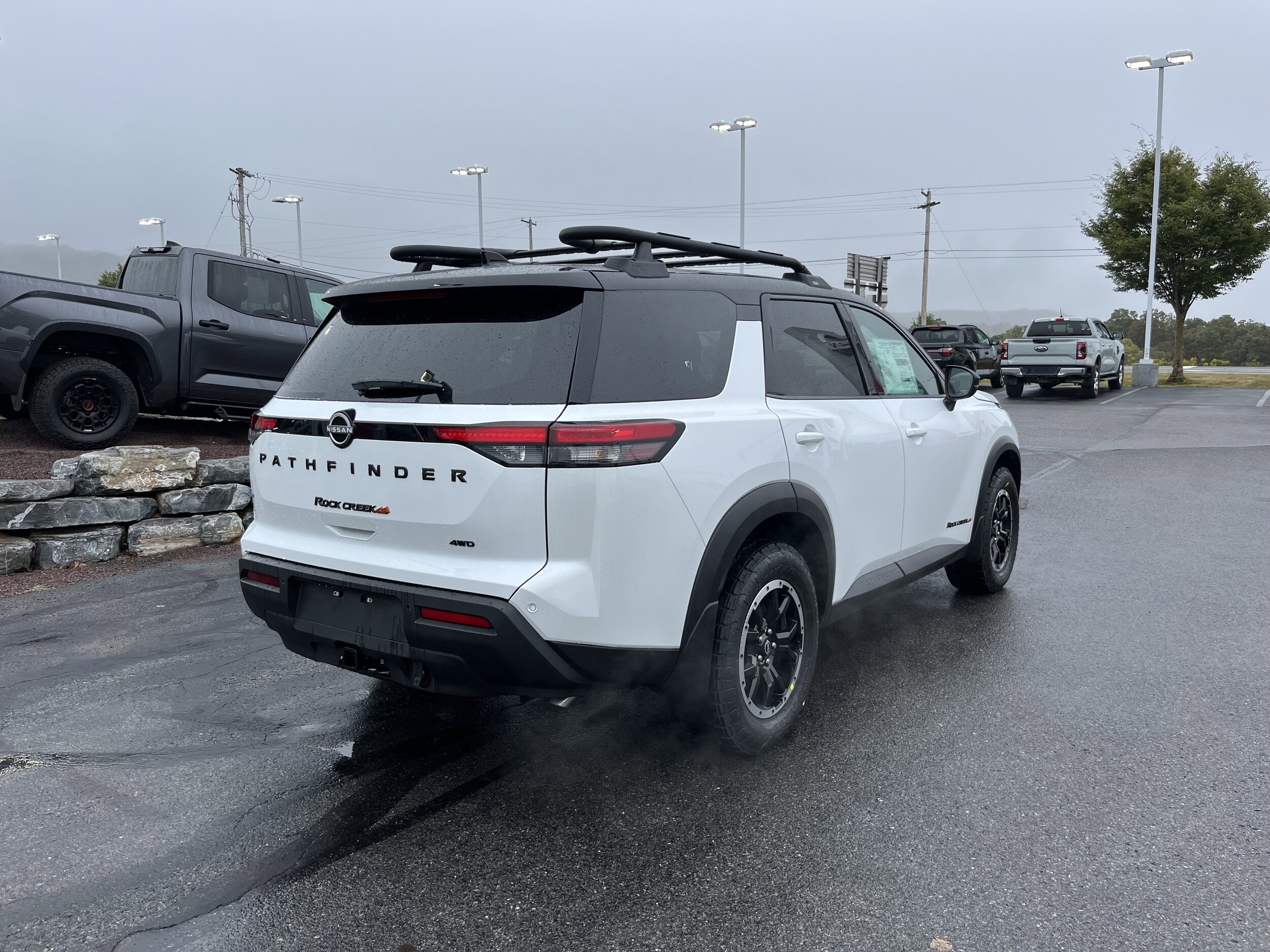 2025 Nissan Pathfinder Rock Creek photo 2