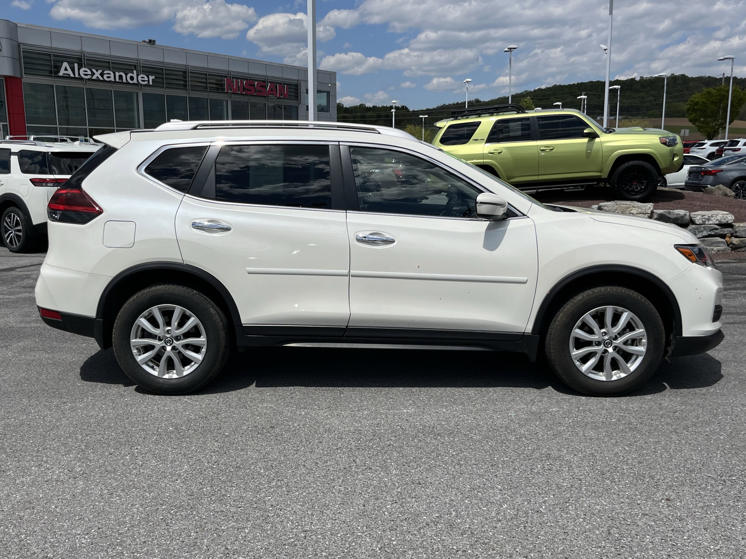 Used 2019 Nissan Rogue SV with VIN JN8AT2MV2KW371596 for sale in Montoursville, PA
