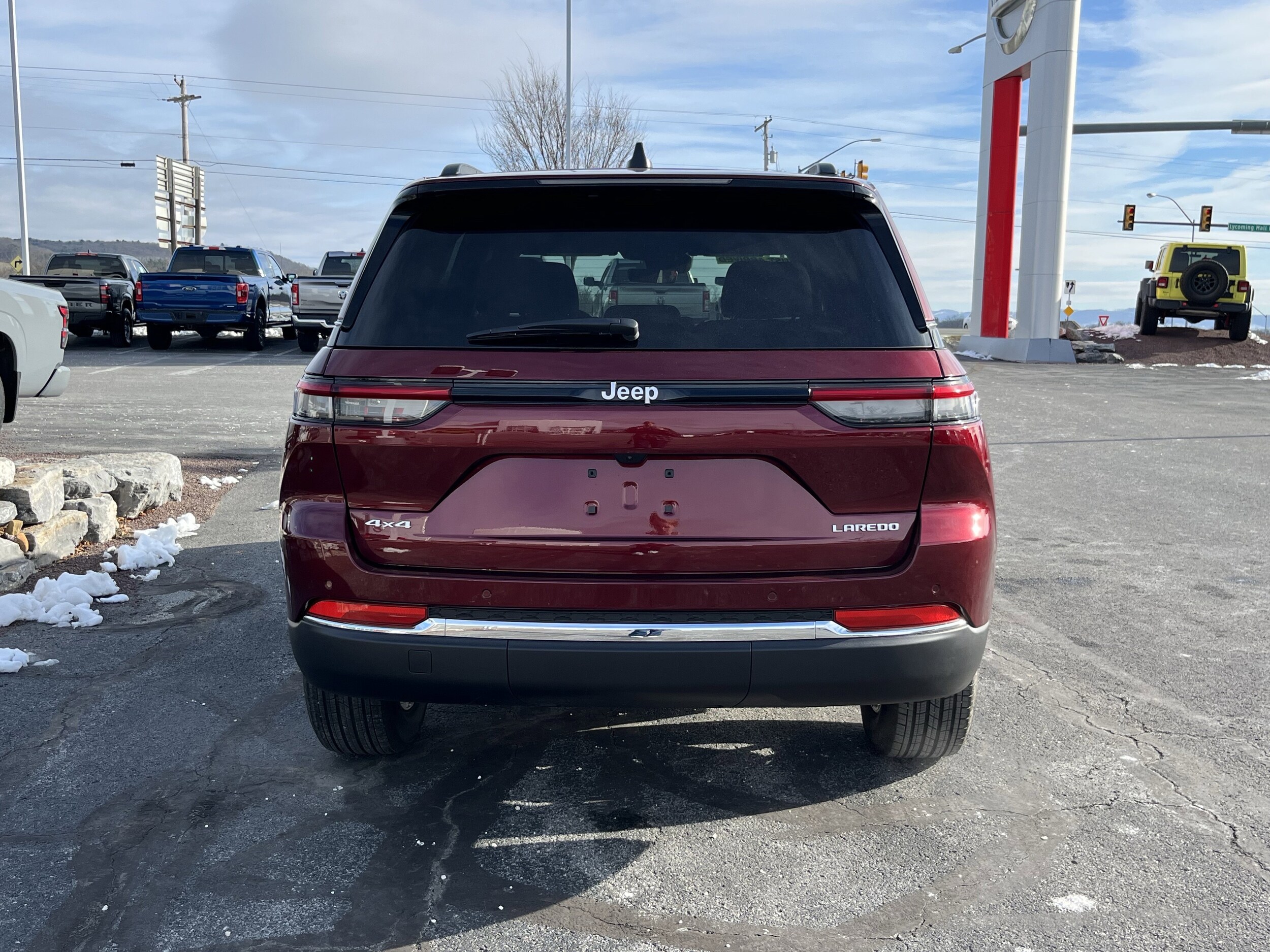 2025 Jeep Grand Cherokee Laredo X photo 3