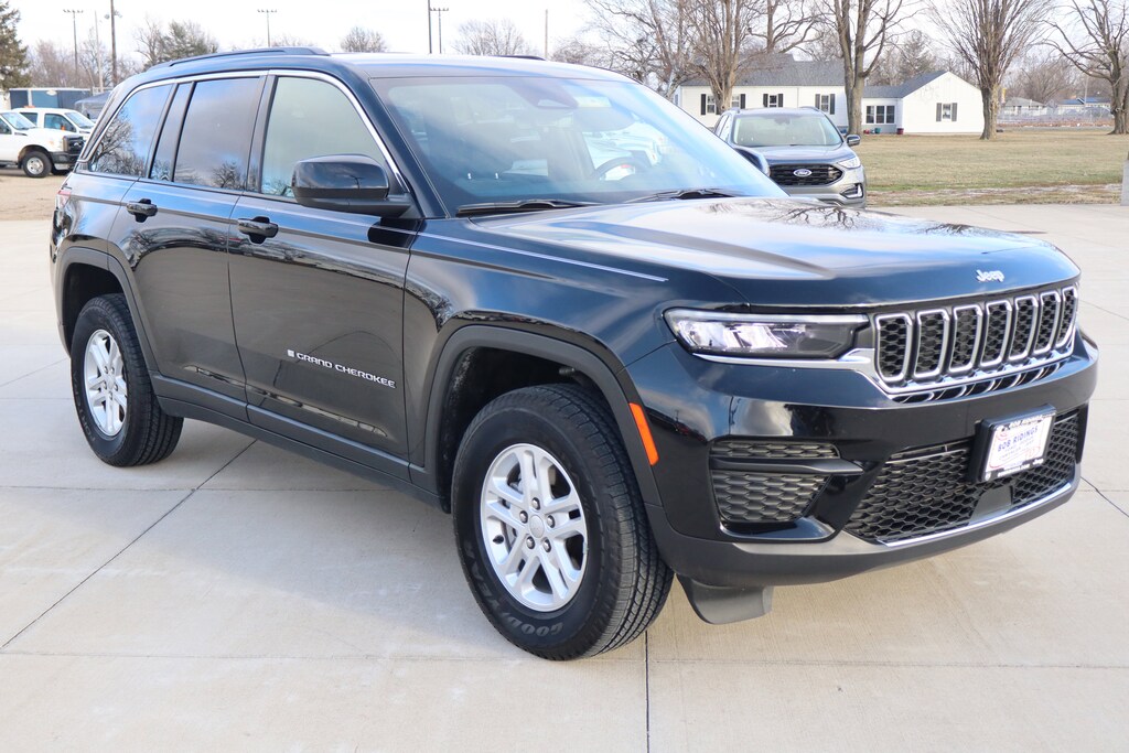 Used 2025 Jeep Grand Cherokee Laredo SUV