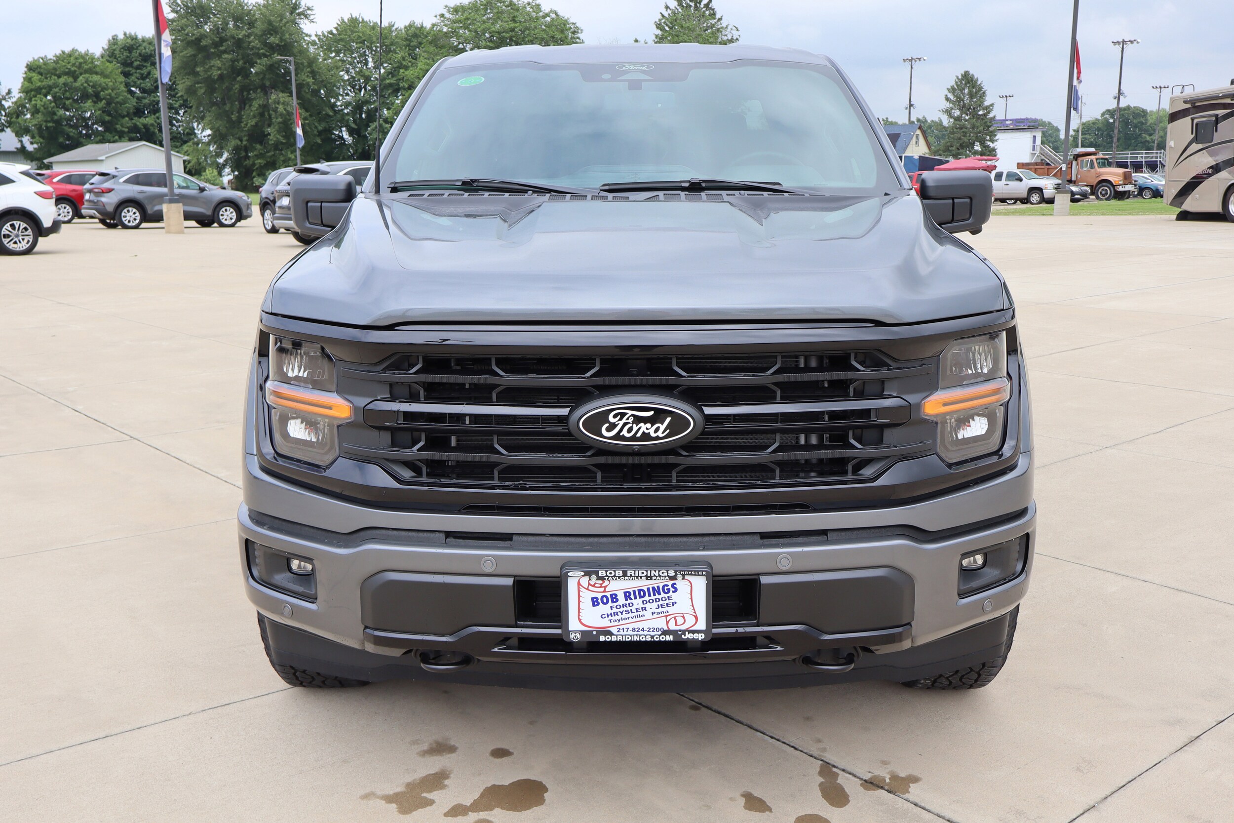 2025 Ford F-150 XLT photo 2