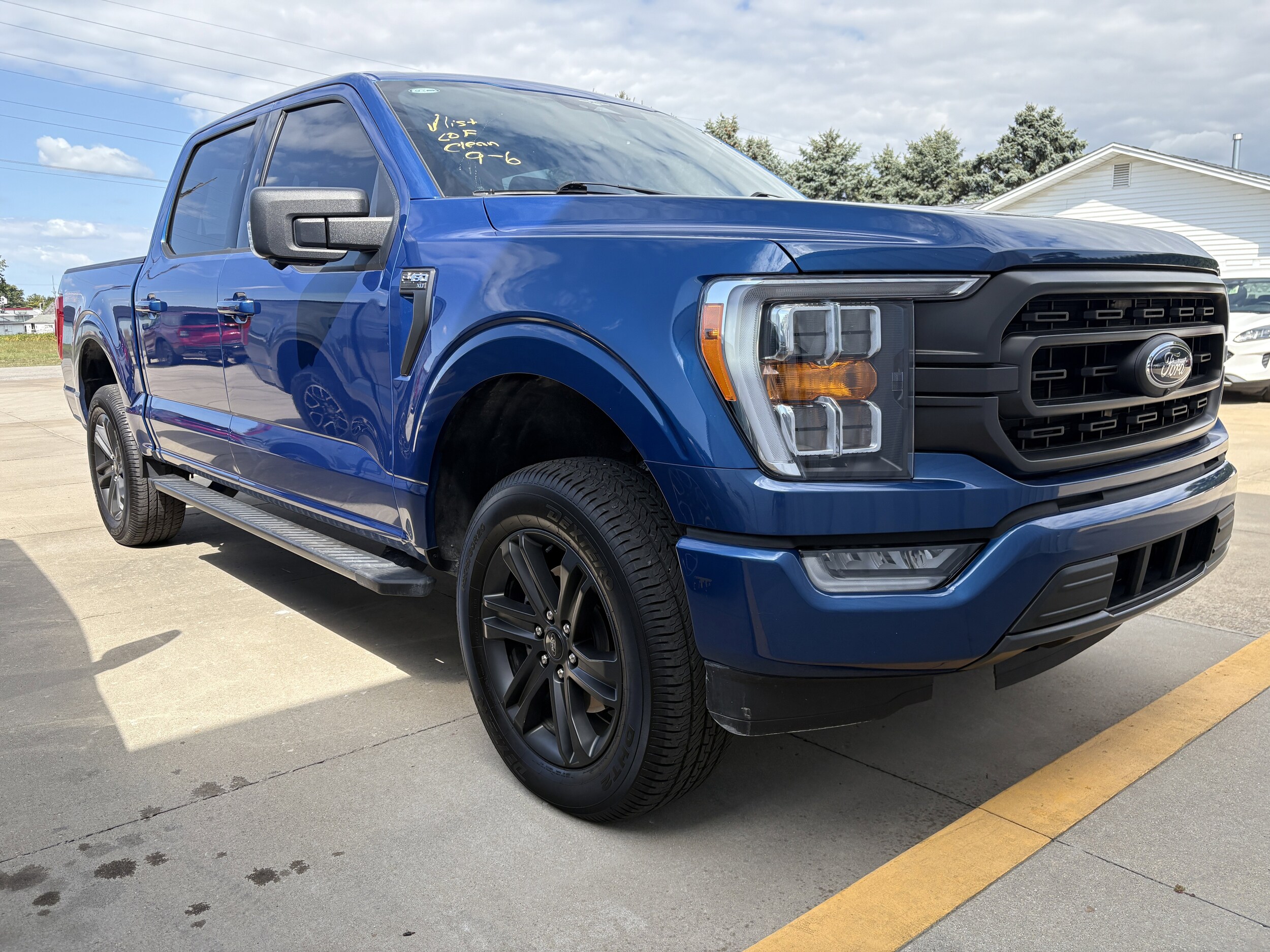2023 Ford F-150 XLT photo 2