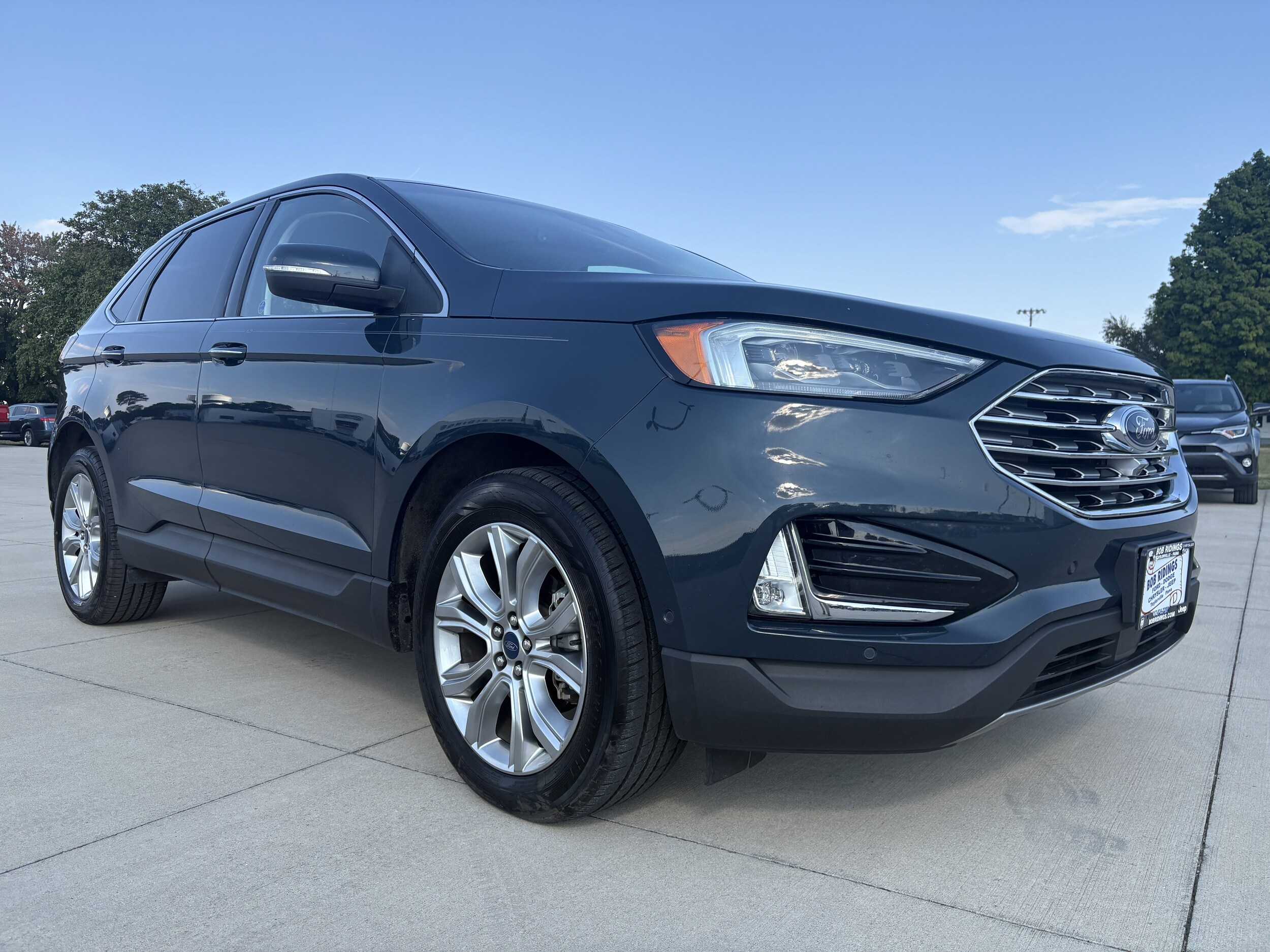 2019 Ford Edge Titanium photo 2
