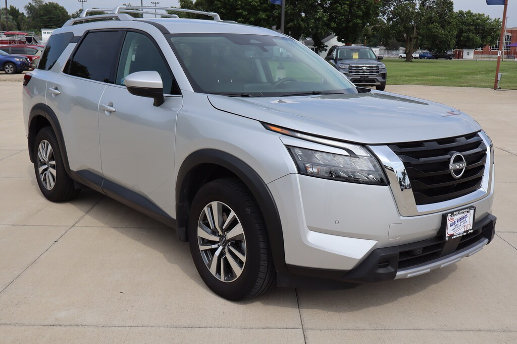 Used 2025 Nissan Pathfinder SL SUV