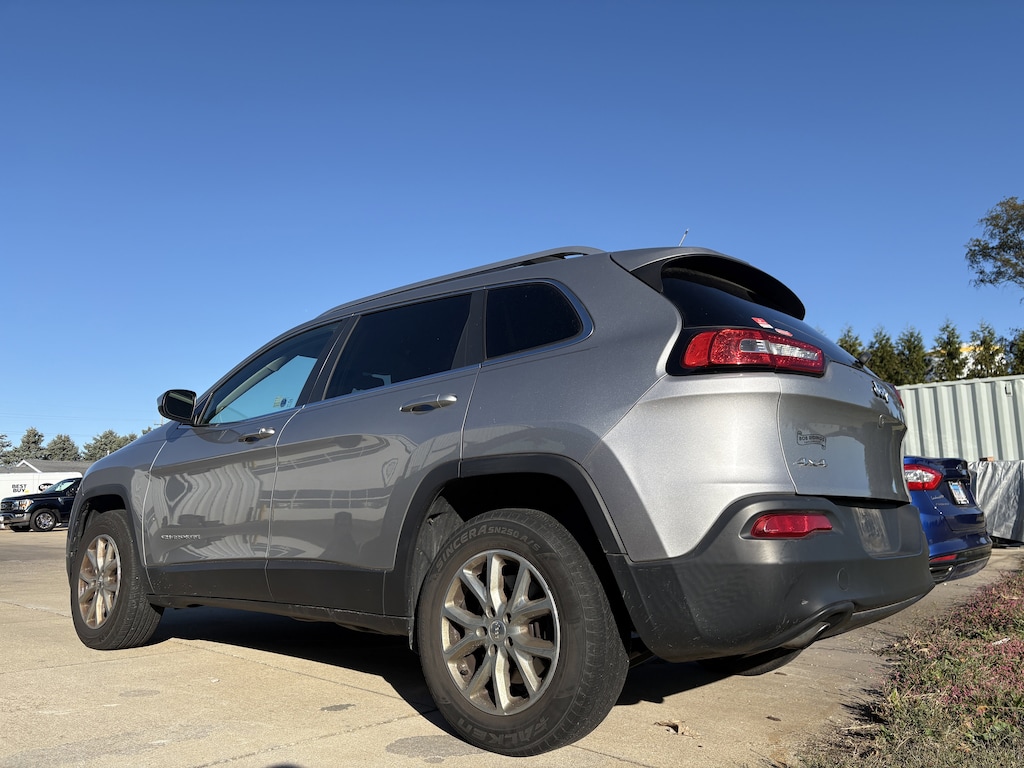Used 2016 Jeep Cherokee Latitude SUV