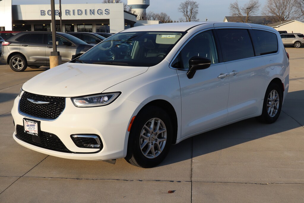 Used 2024 Chrysler Pacifica Touring L Van Passenger Van