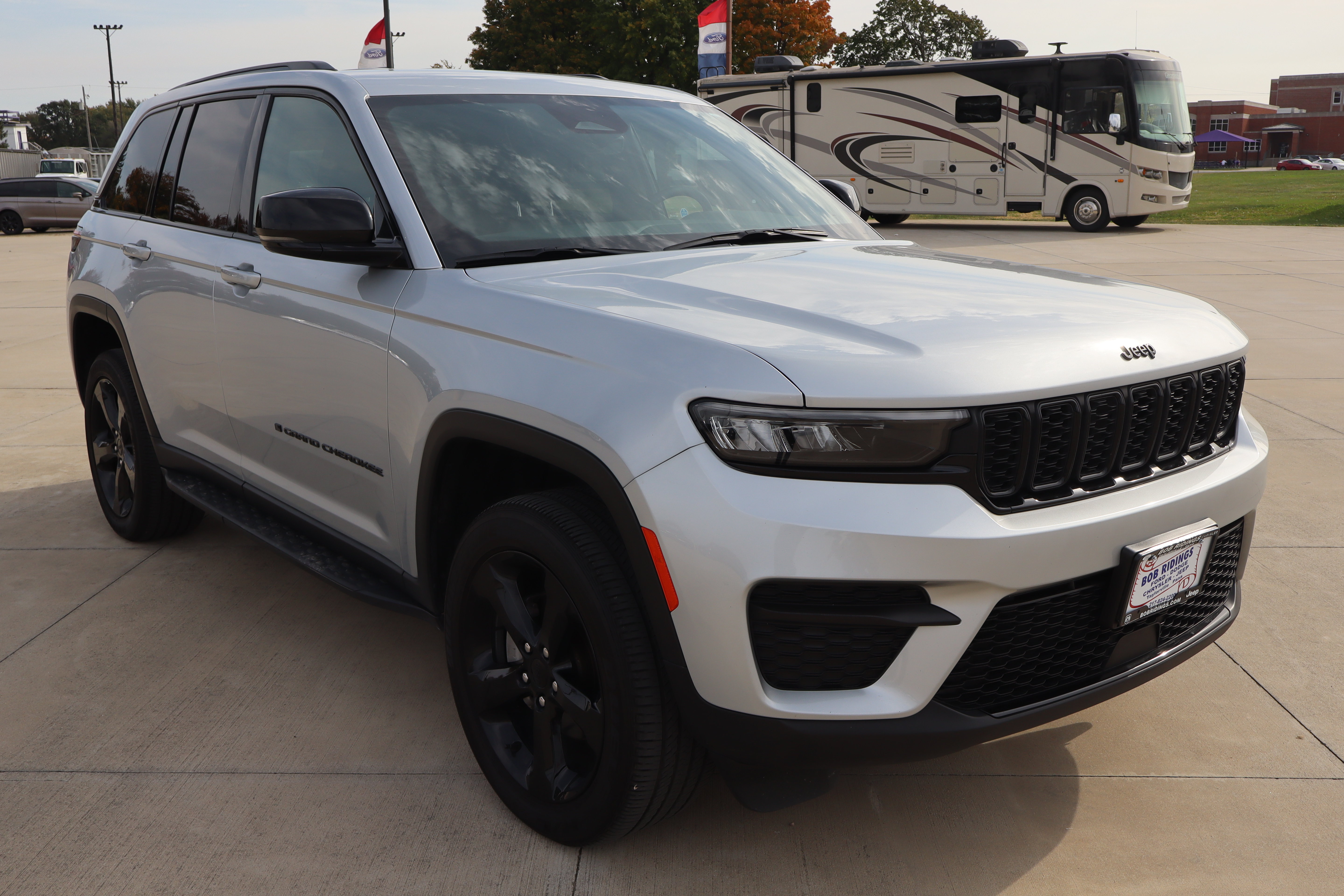 Used 2025 Jeep Grand Cherokee Altitude SUV