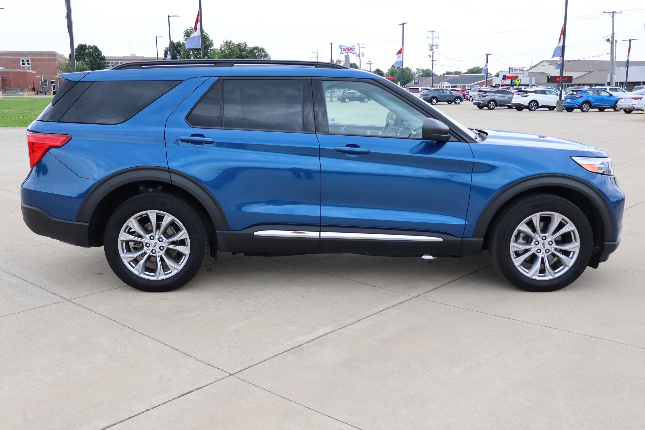 2023 Ford Explorer XLT photo 4