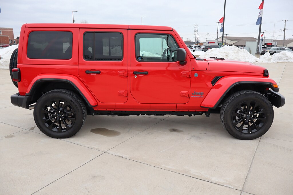 Used 2025 Jeep Wrangler 4xe Sahara SUV