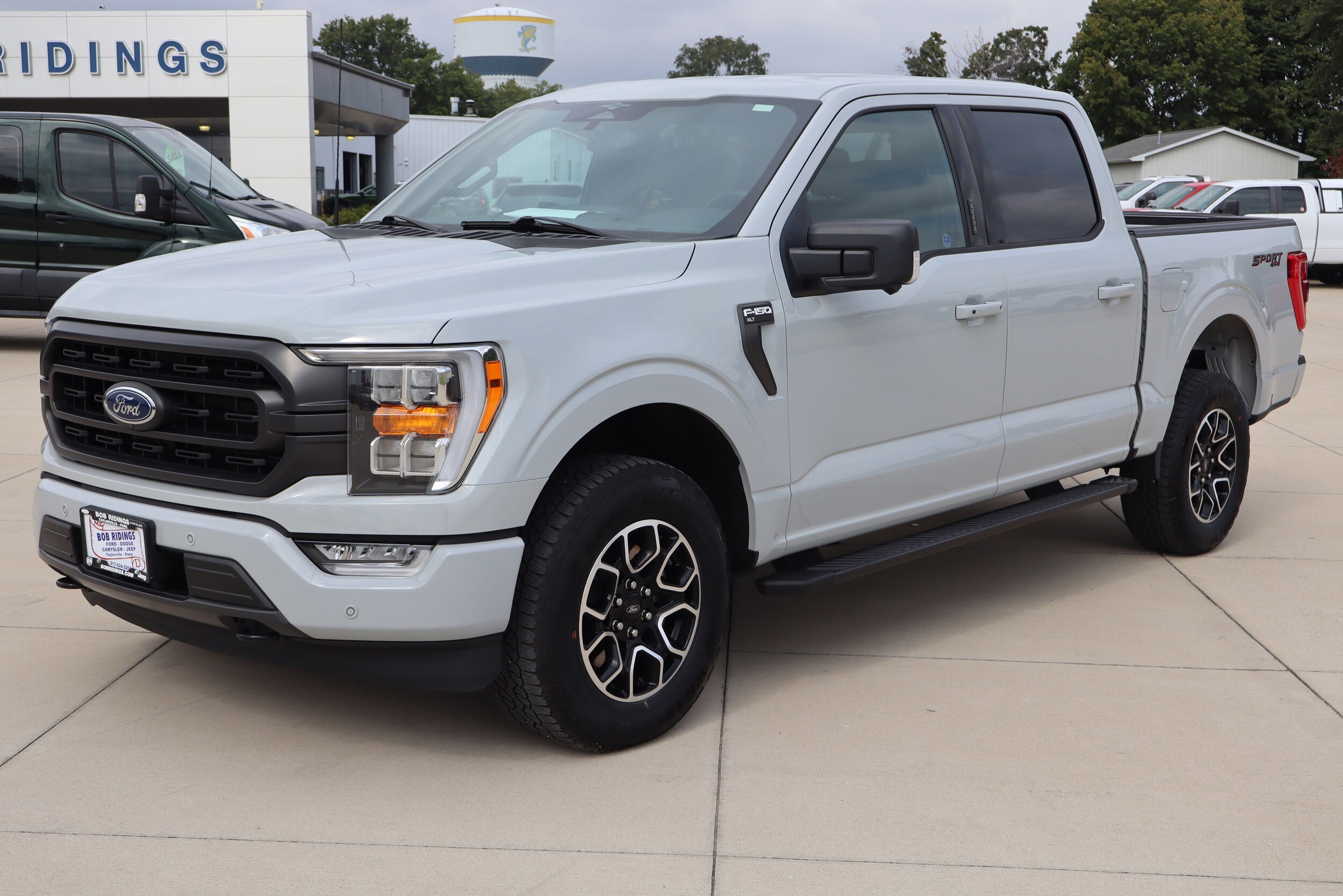 2023 Ford F-150 XLT photo 2