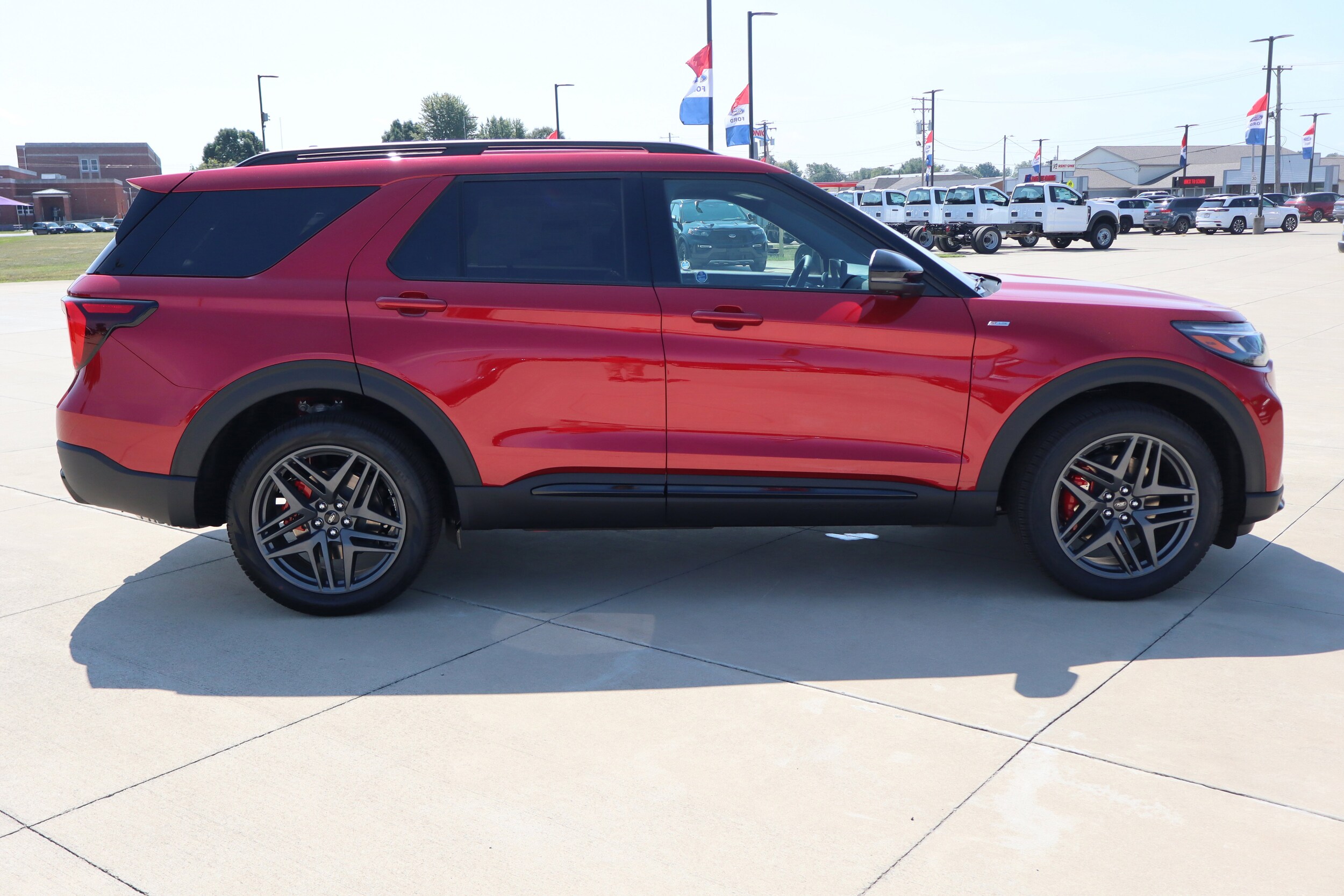 2025 Ford Explorer ST-Line photo 2