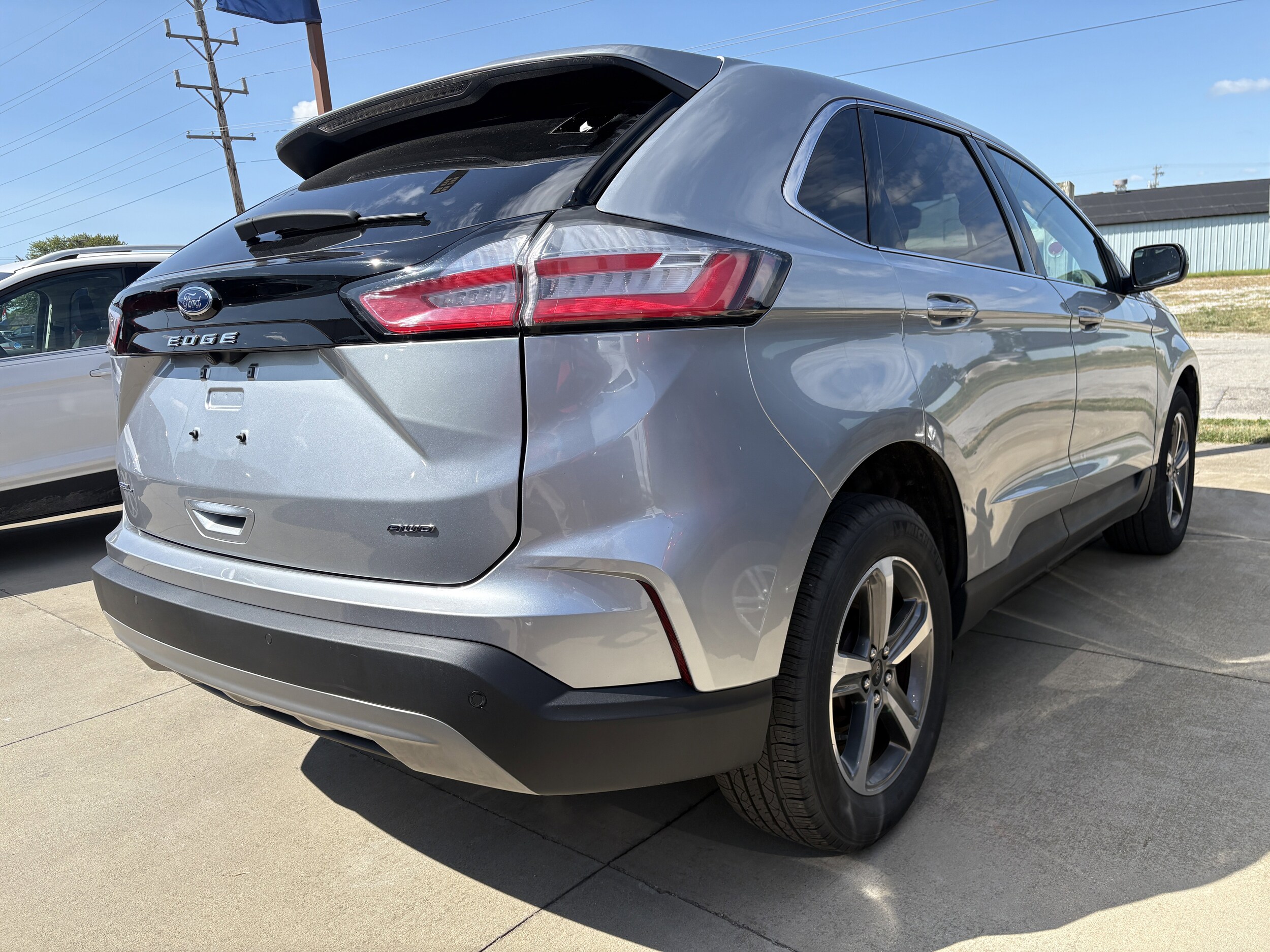 2023 Ford Edge SEL photo 3