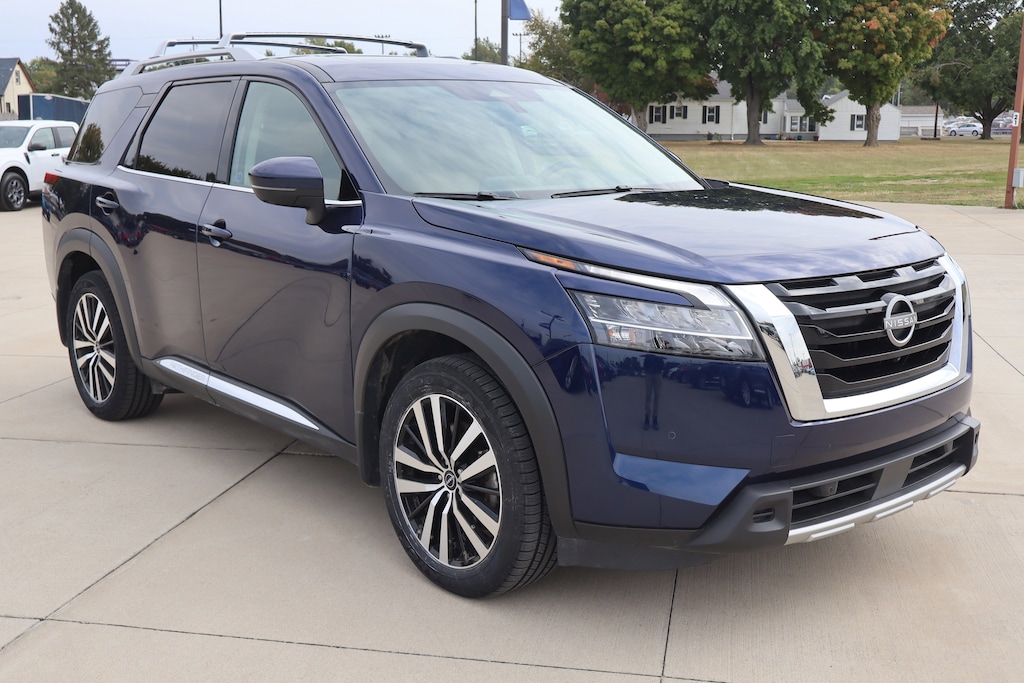 Used 2024 Nissan Pathfinder Platinum SUV
