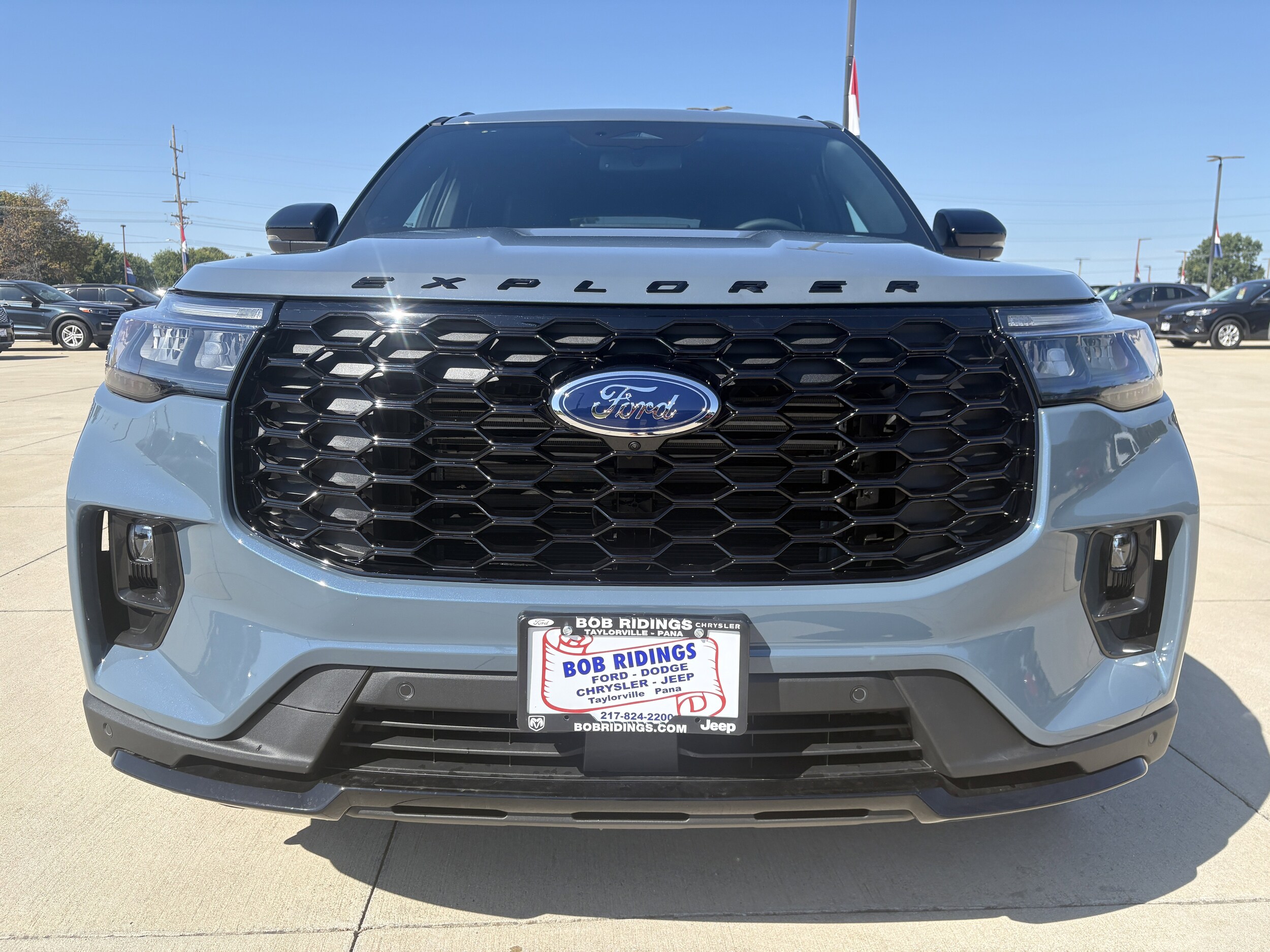 2025 Ford Explorer ST-Line photo 2