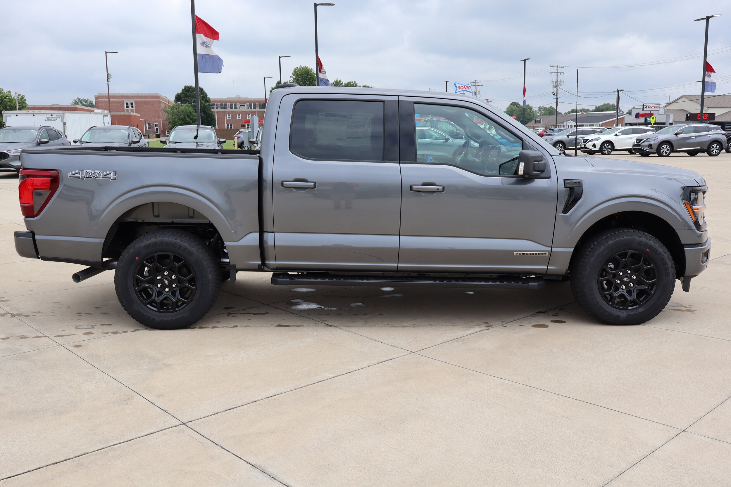2025 Ford F-150 XLT photo 4