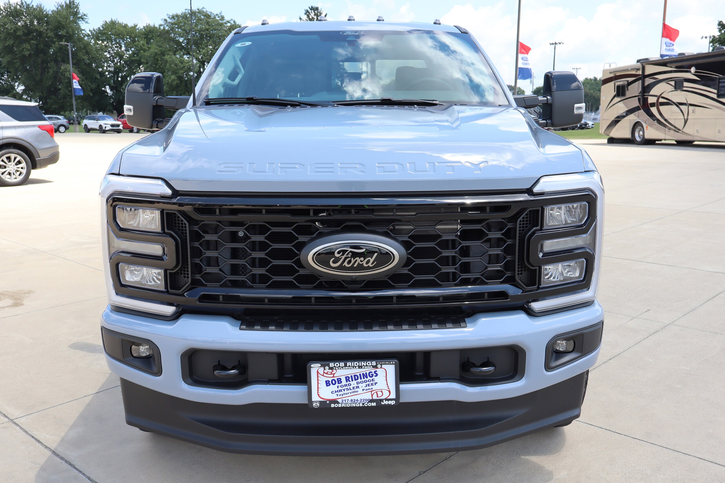 2025 Ford F-350 Lariat photo 2