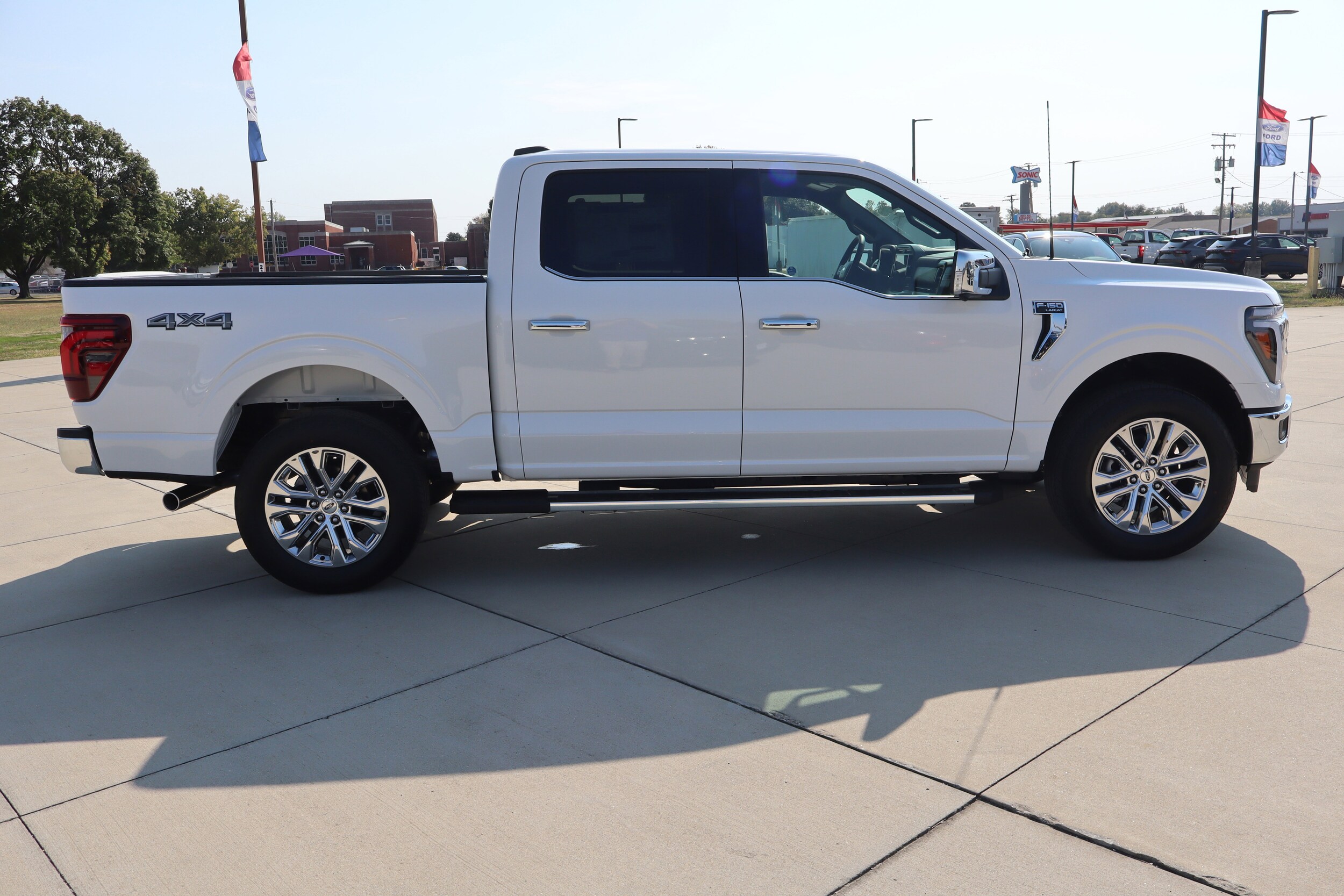 2025 Ford F-150 Lariat photo 4