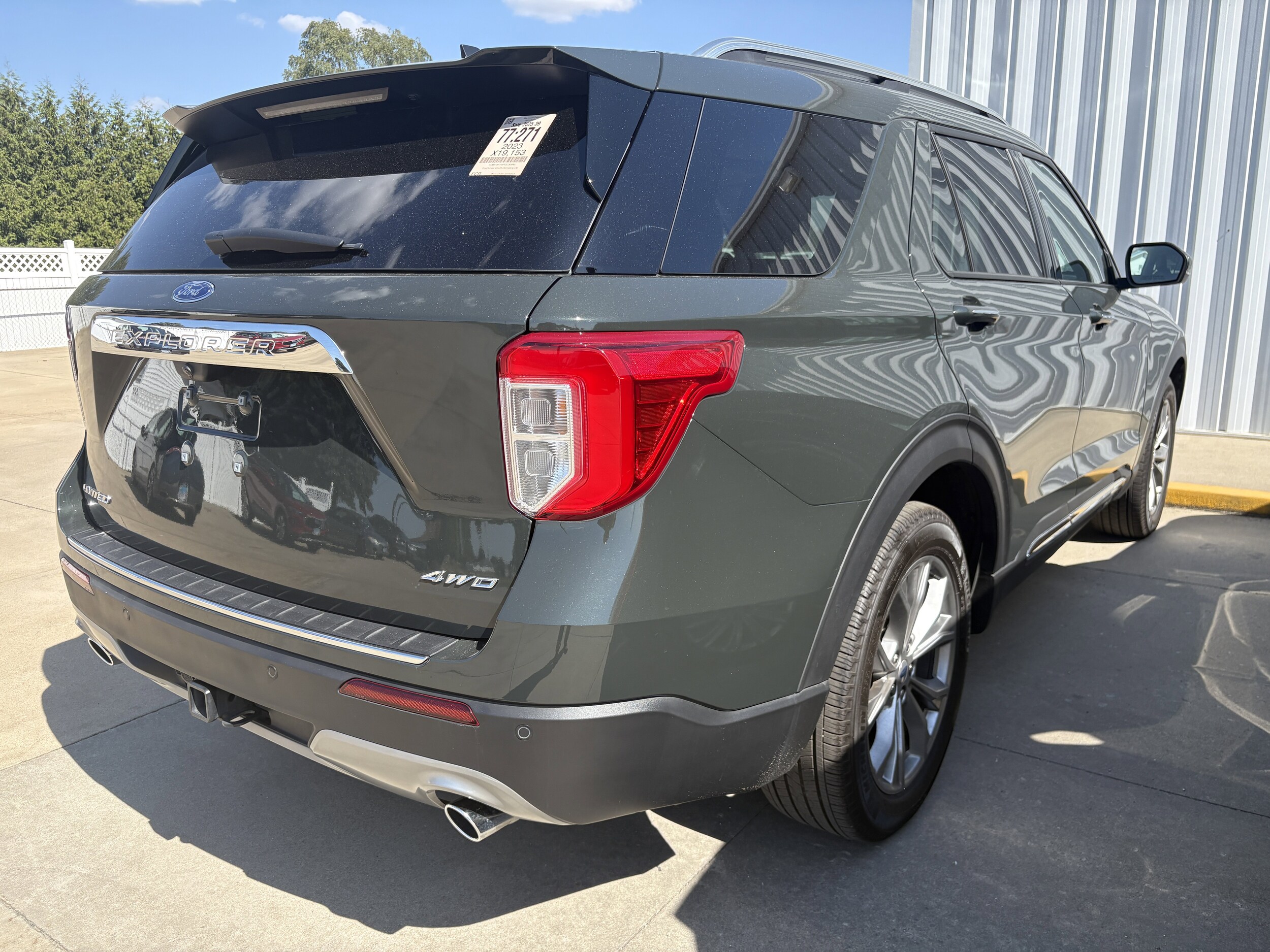 2023 Ford Explorer Limited photo 2