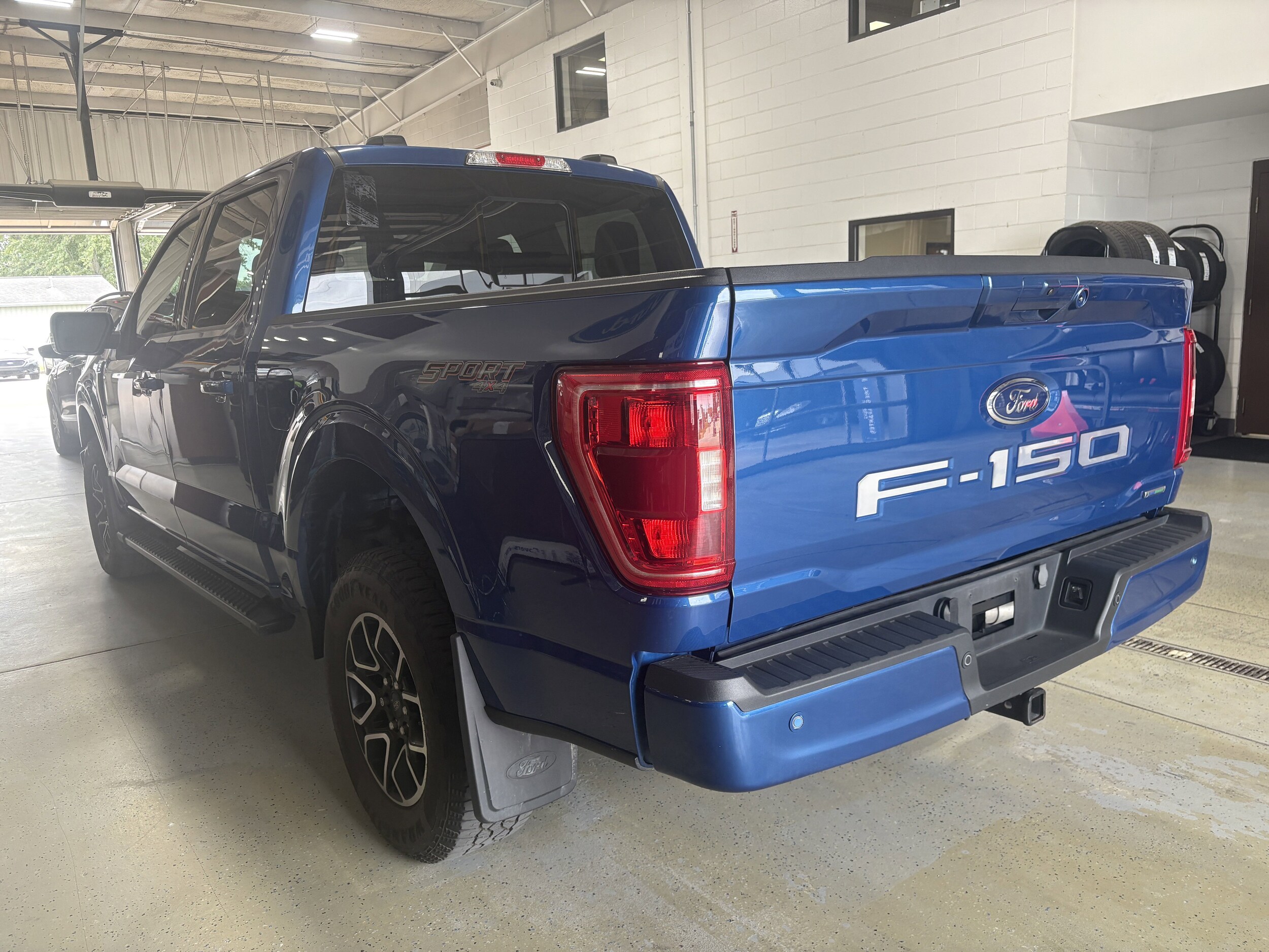 2023 Ford F-150 XLT photo 2