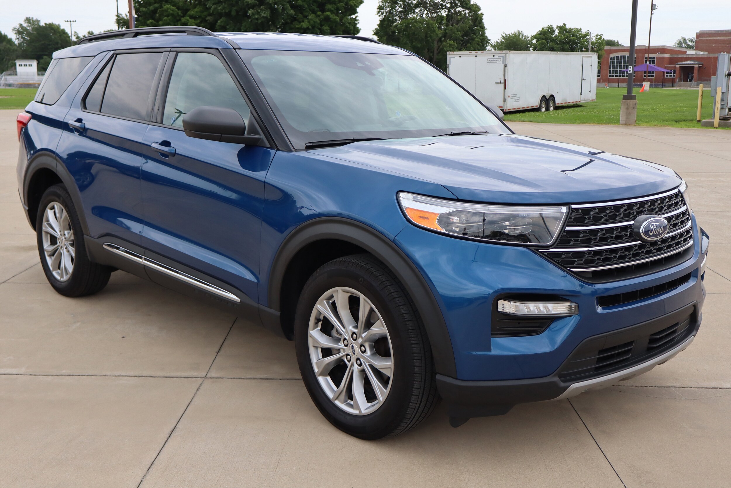 2023 Ford Explorer XLT photo 3
