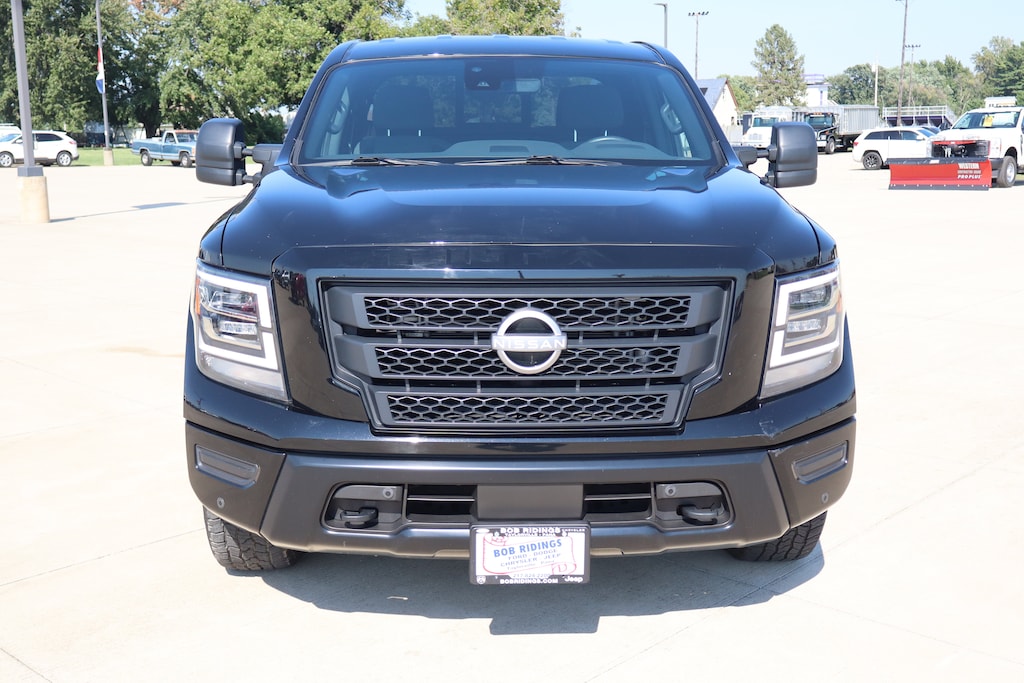 Used 2023 Nissan Titan SV Truck Crew Cab