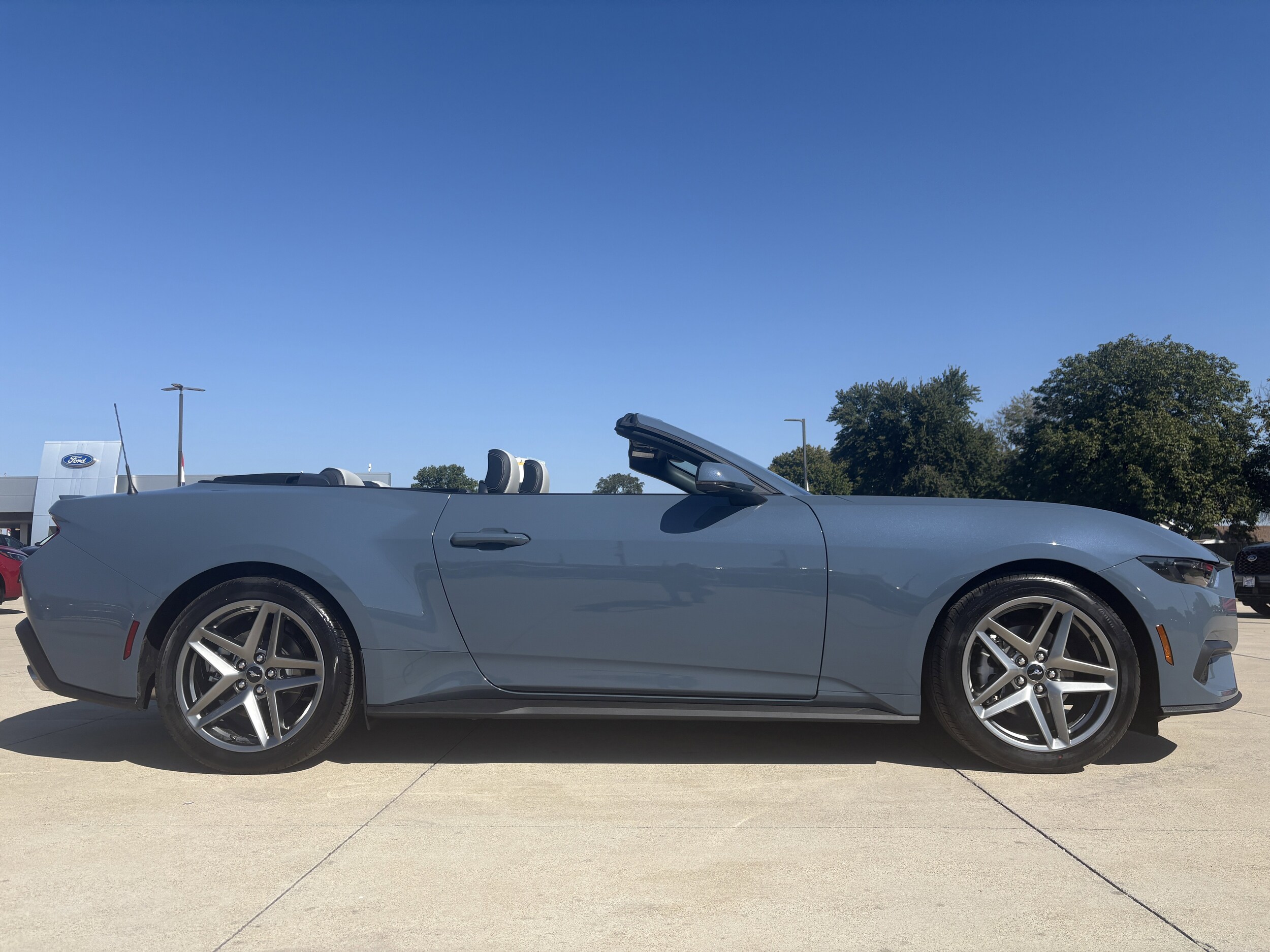 2025 Ford Mustang EcoBoost Premium Convertible photo 3