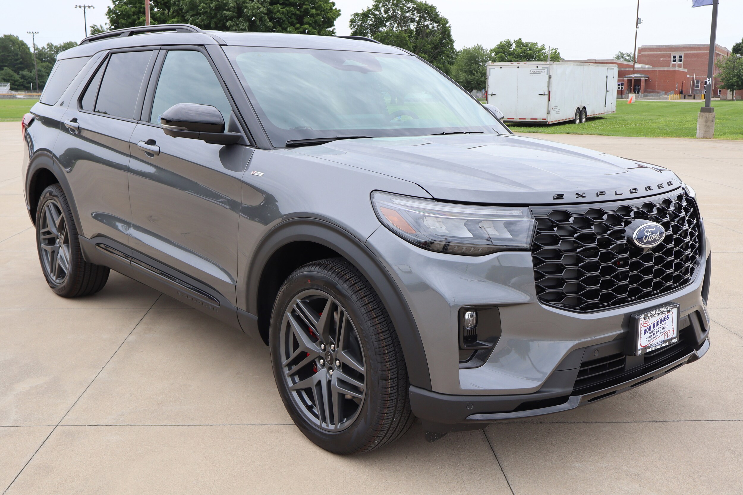 2025 Ford Explorer ST-Line photo 3