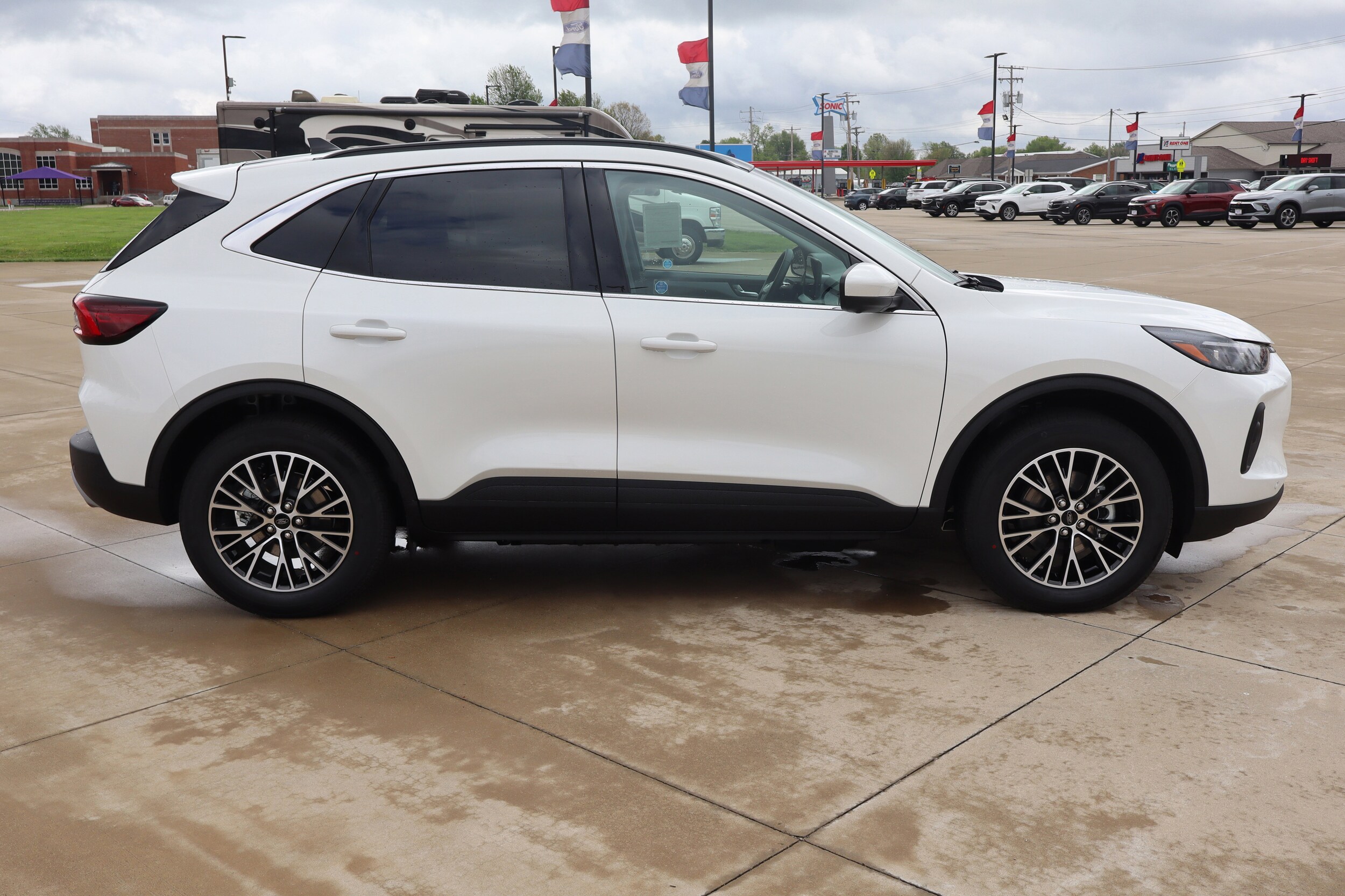 2025 Ford Escape photo 4