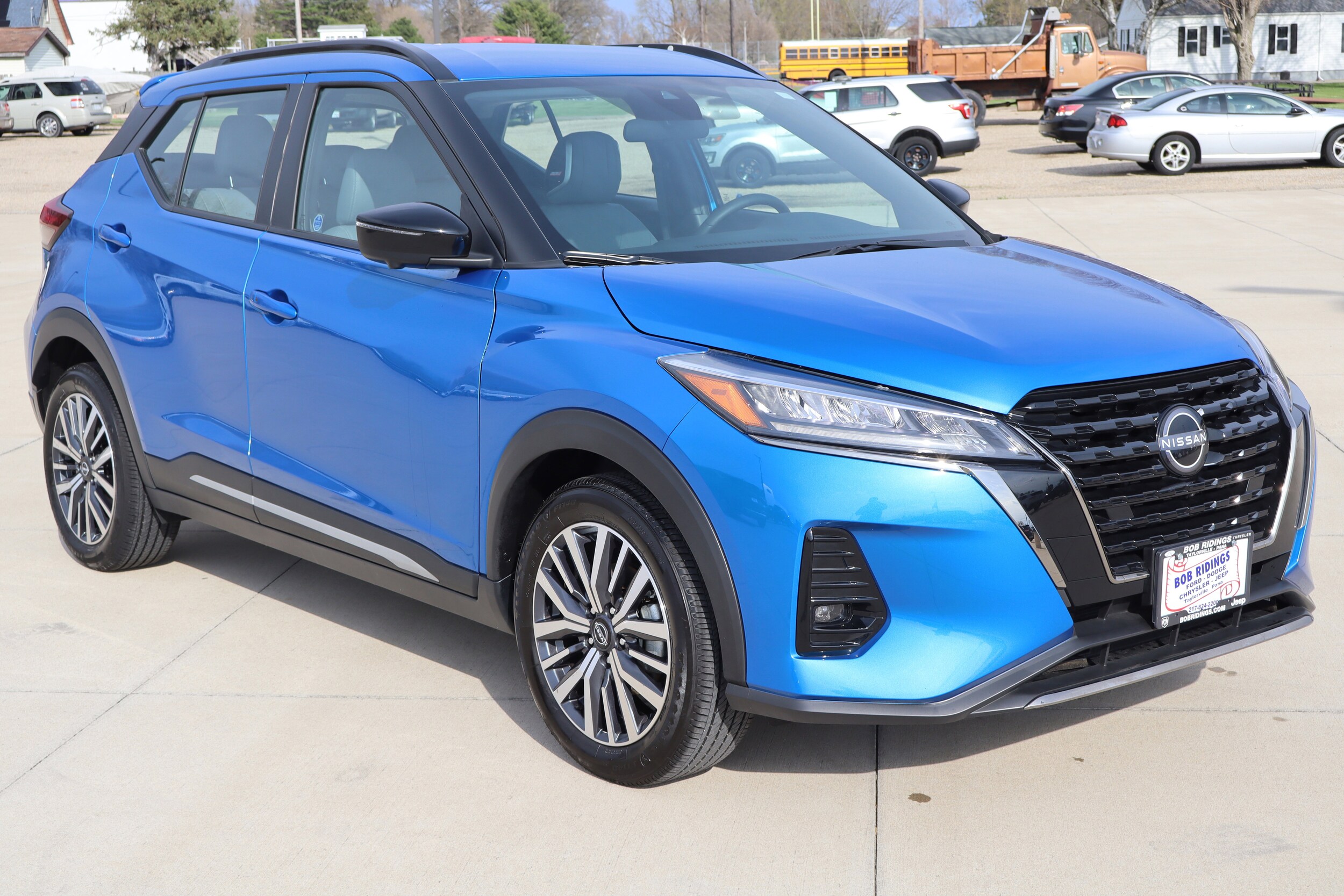 2024 Nissan Kicks SR photo 3