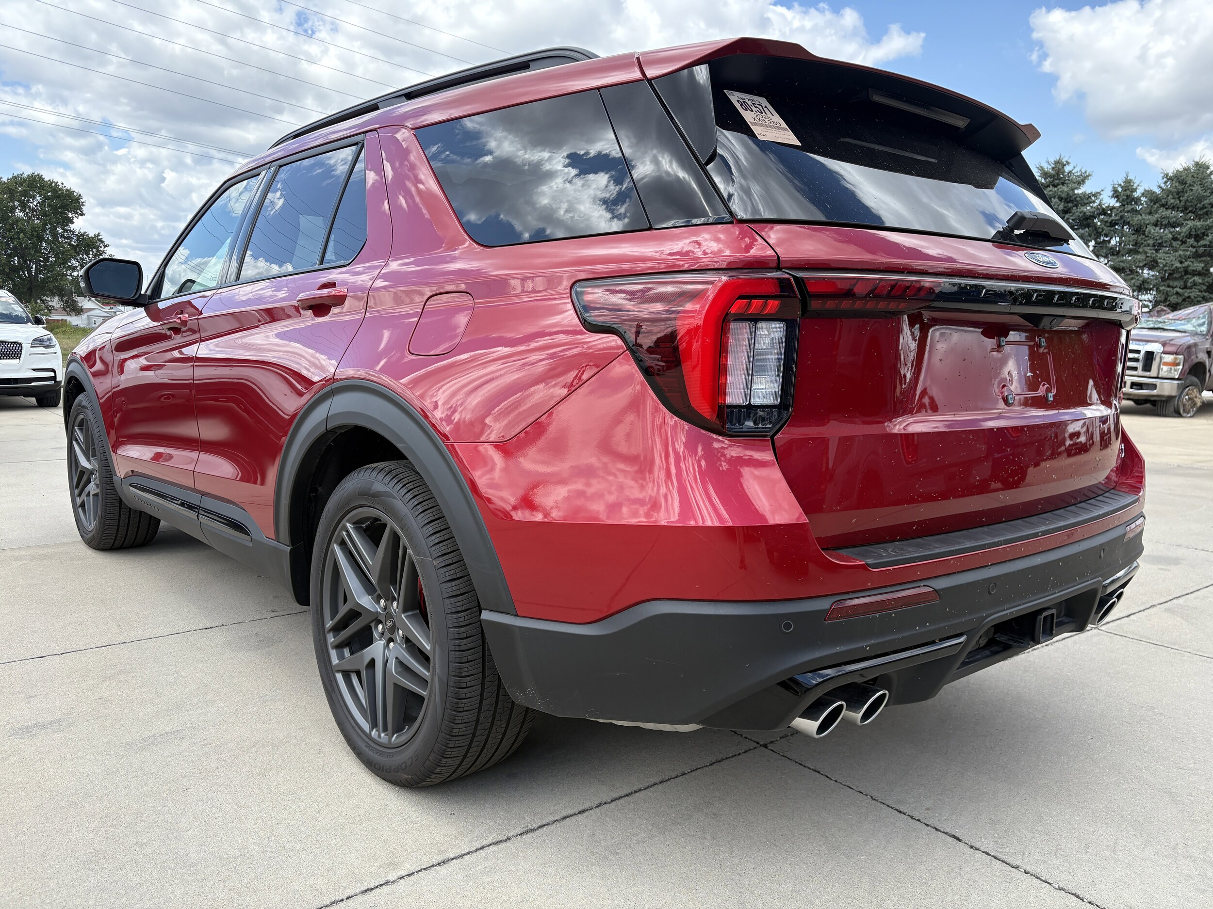 2025 Ford Explorer ST photo 4