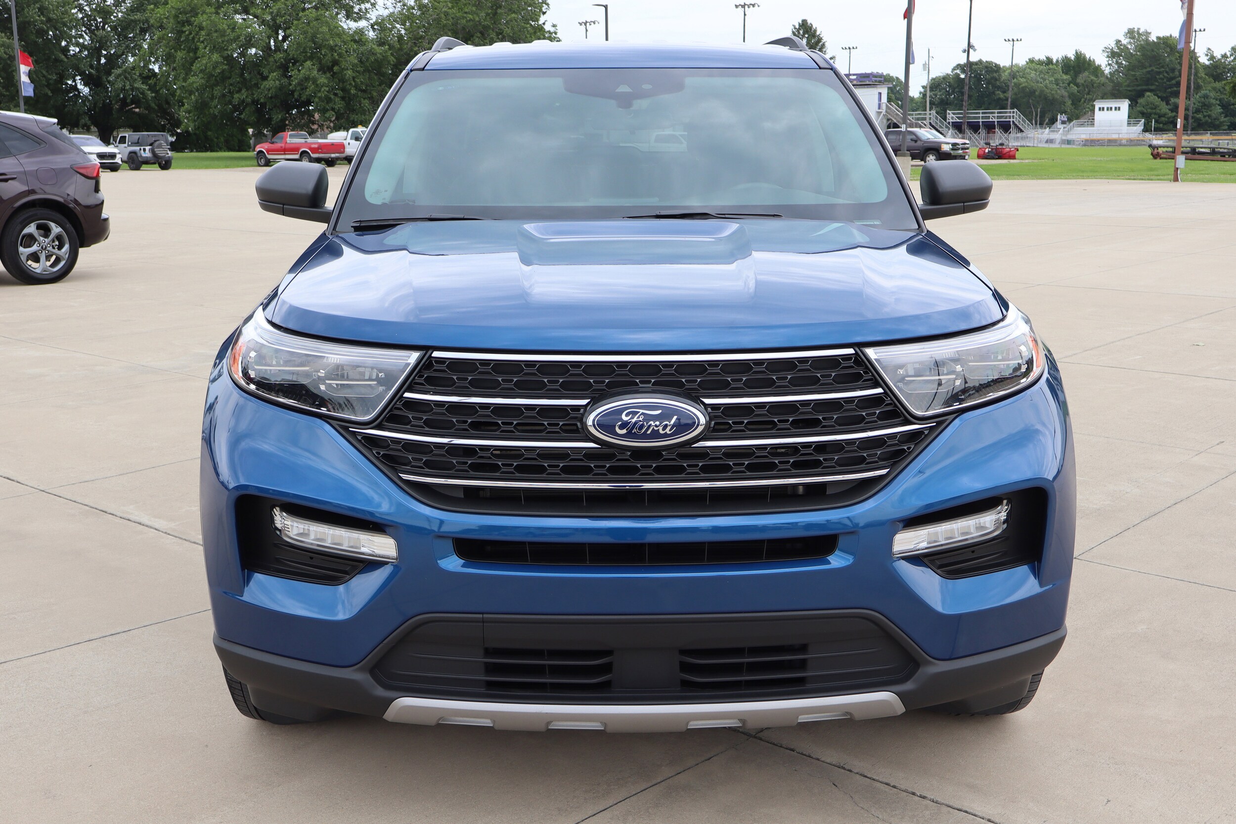 2023 Ford Explorer XLT photo 2